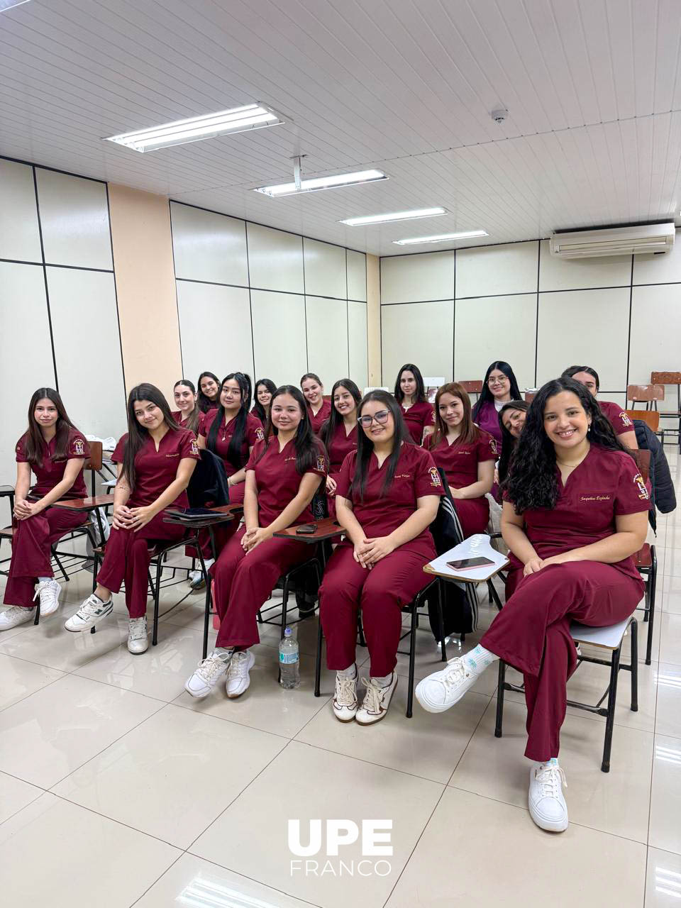 CLASE ESPEJO SOBRE ACCESO ENDODÓNTICO EN DIENTES ANTERIORES