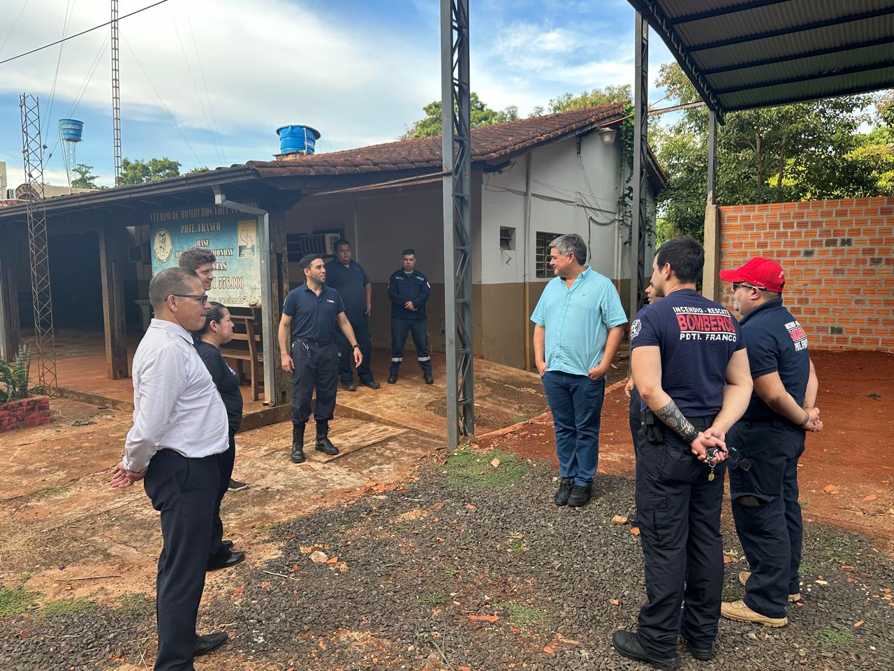 Director Ejecutivo de la UPE, Dip. Luis Tiki González se reúne con bomberos de Presidente Franco