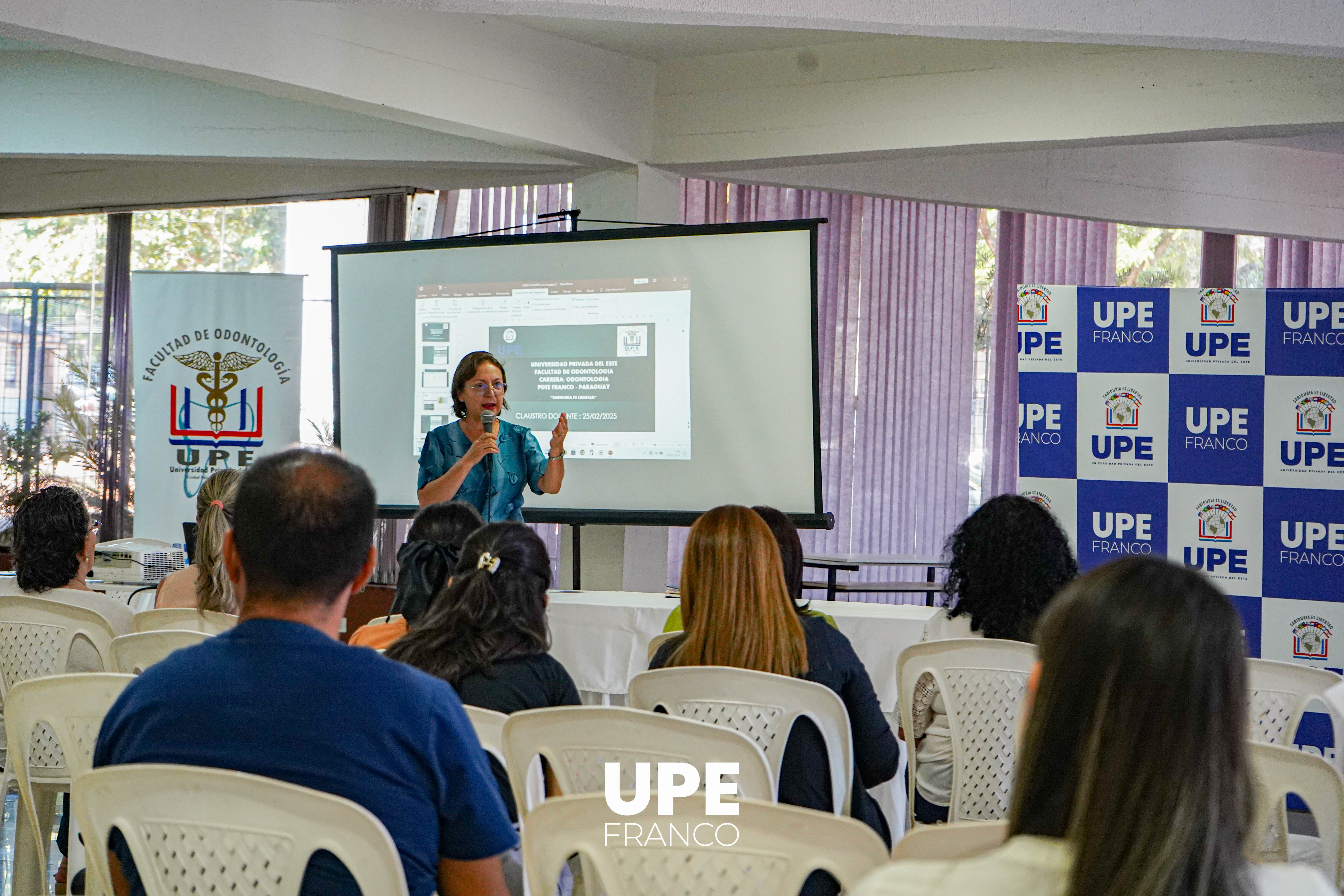 Claustro Docente 2025: Docentes de Odontología UPE se reúnen para potenciar la educación en 2025