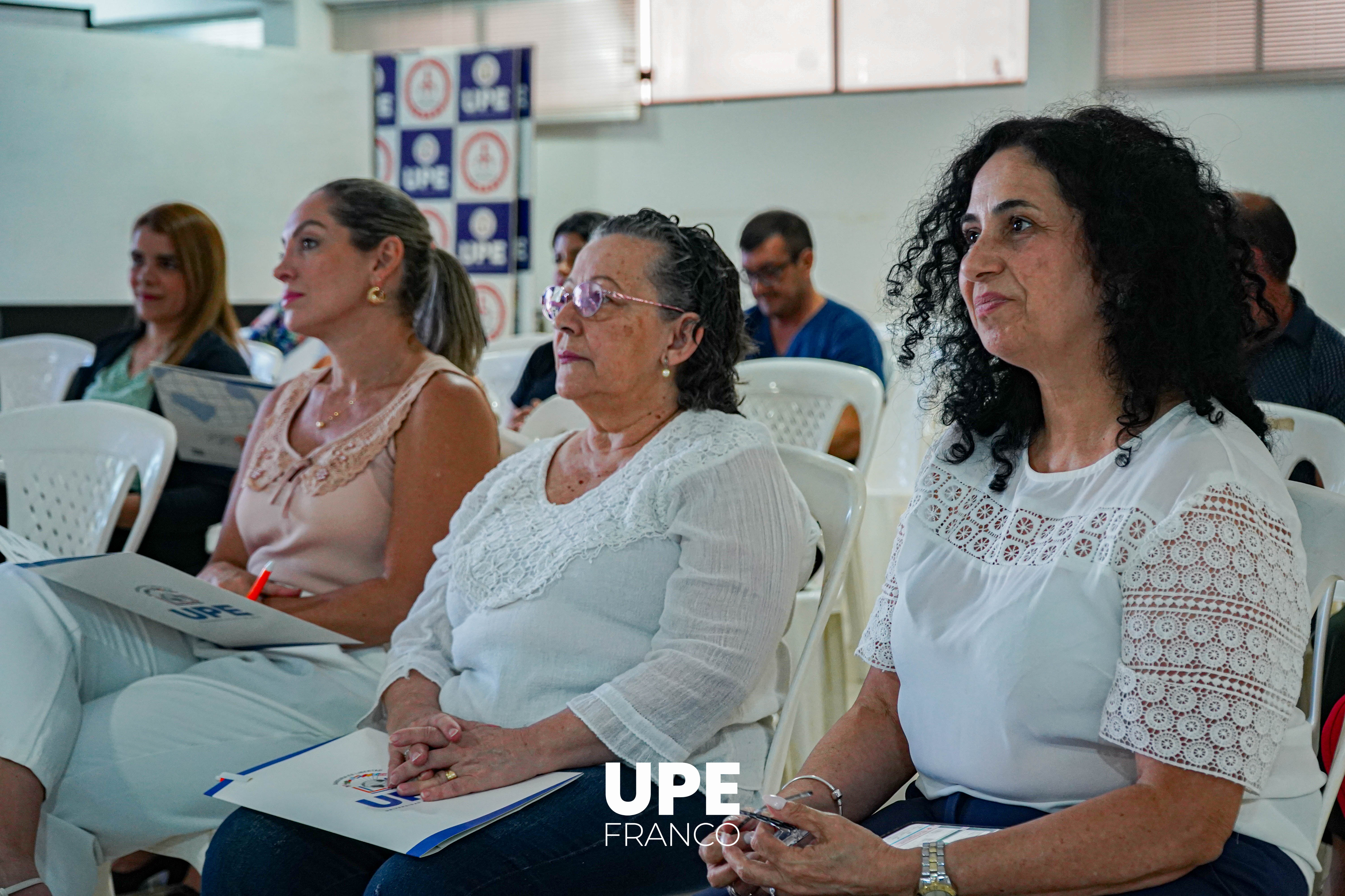 Claustro Docente 2025: Docentes de Odontología UPE se reúnen para potenciar la educación en 2025