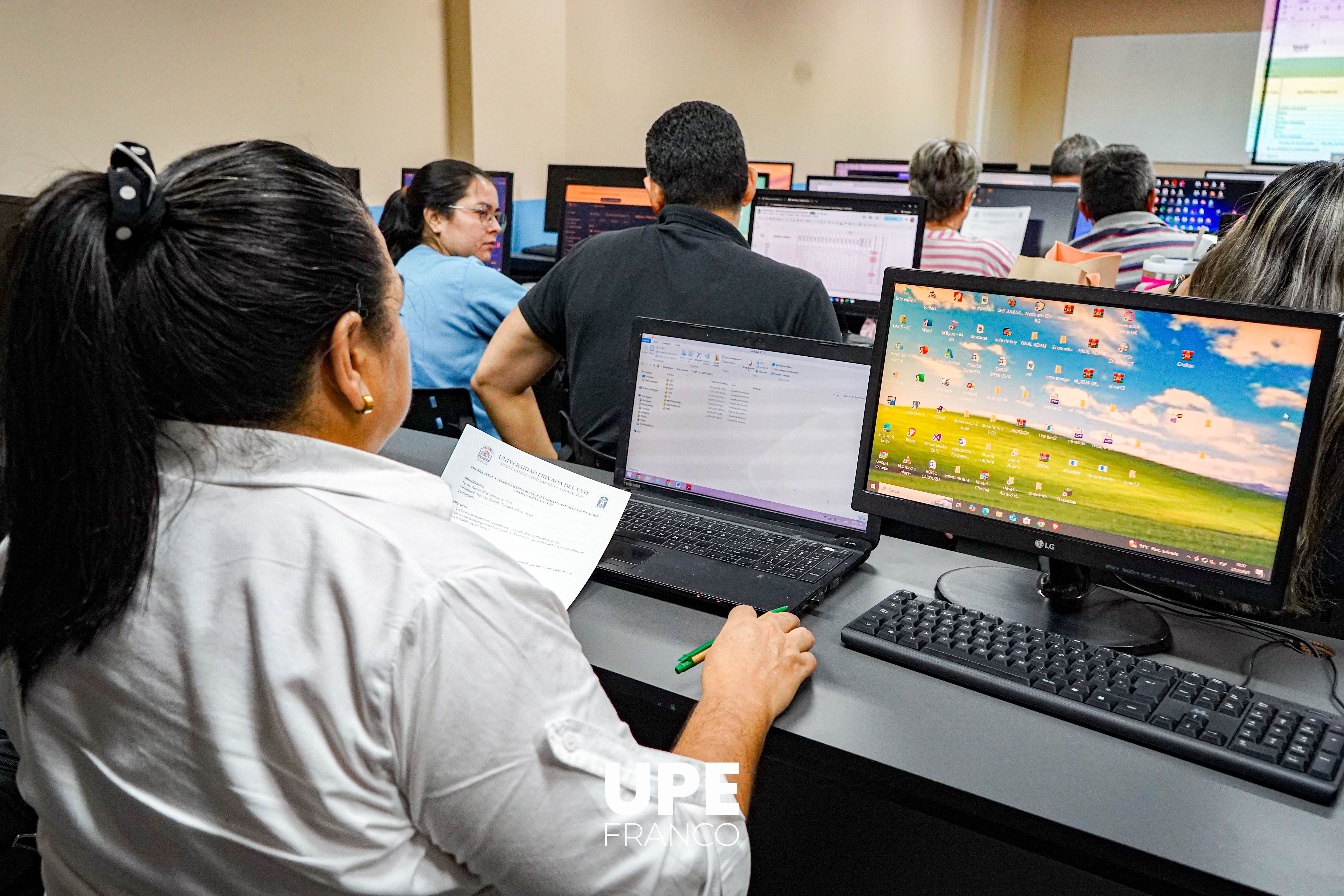 Culmina con éxito la capacitación en Herramientas Informáticas para la Educación