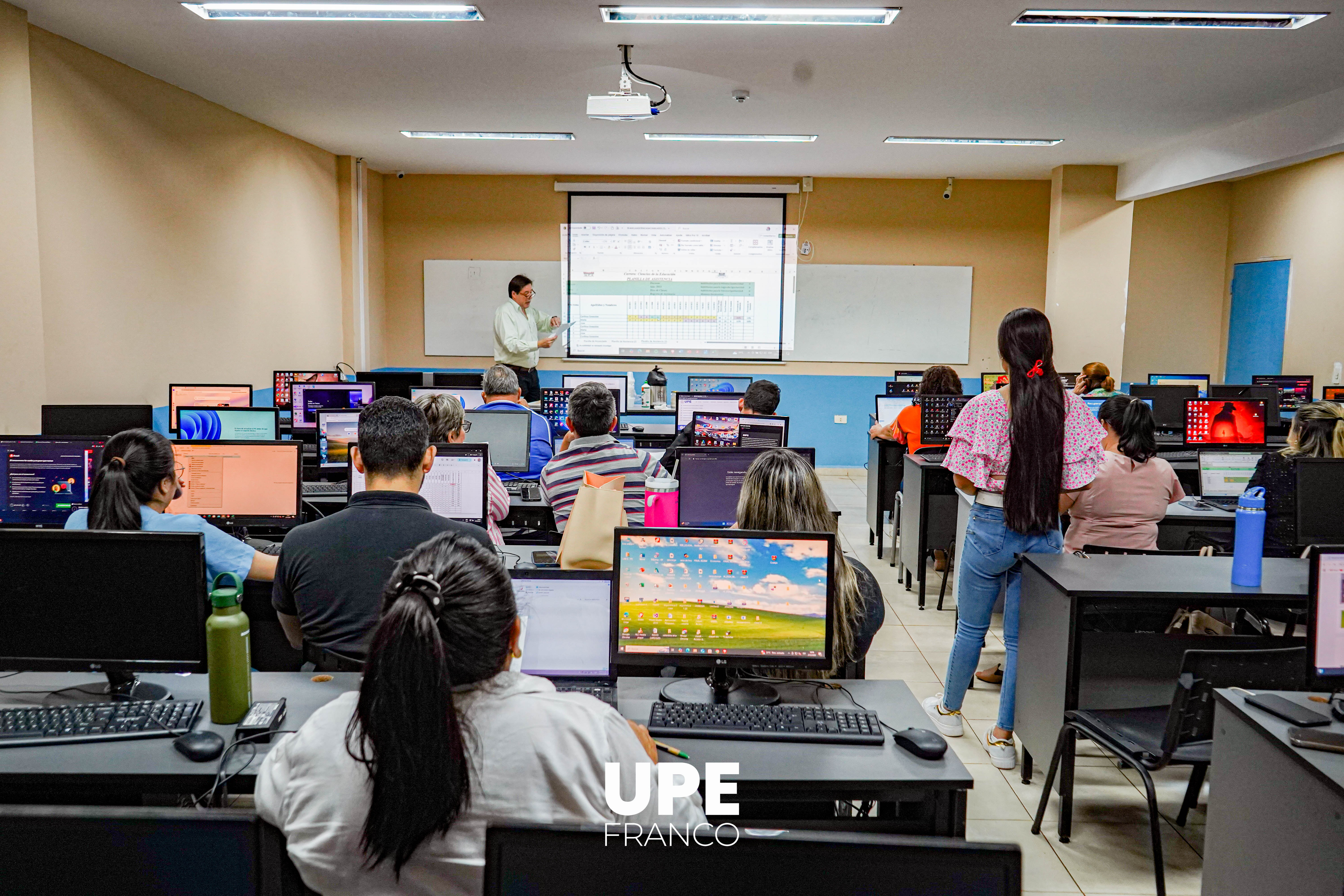 Culmina con éxito la capacitación en Herramientas Informáticas para la Educación