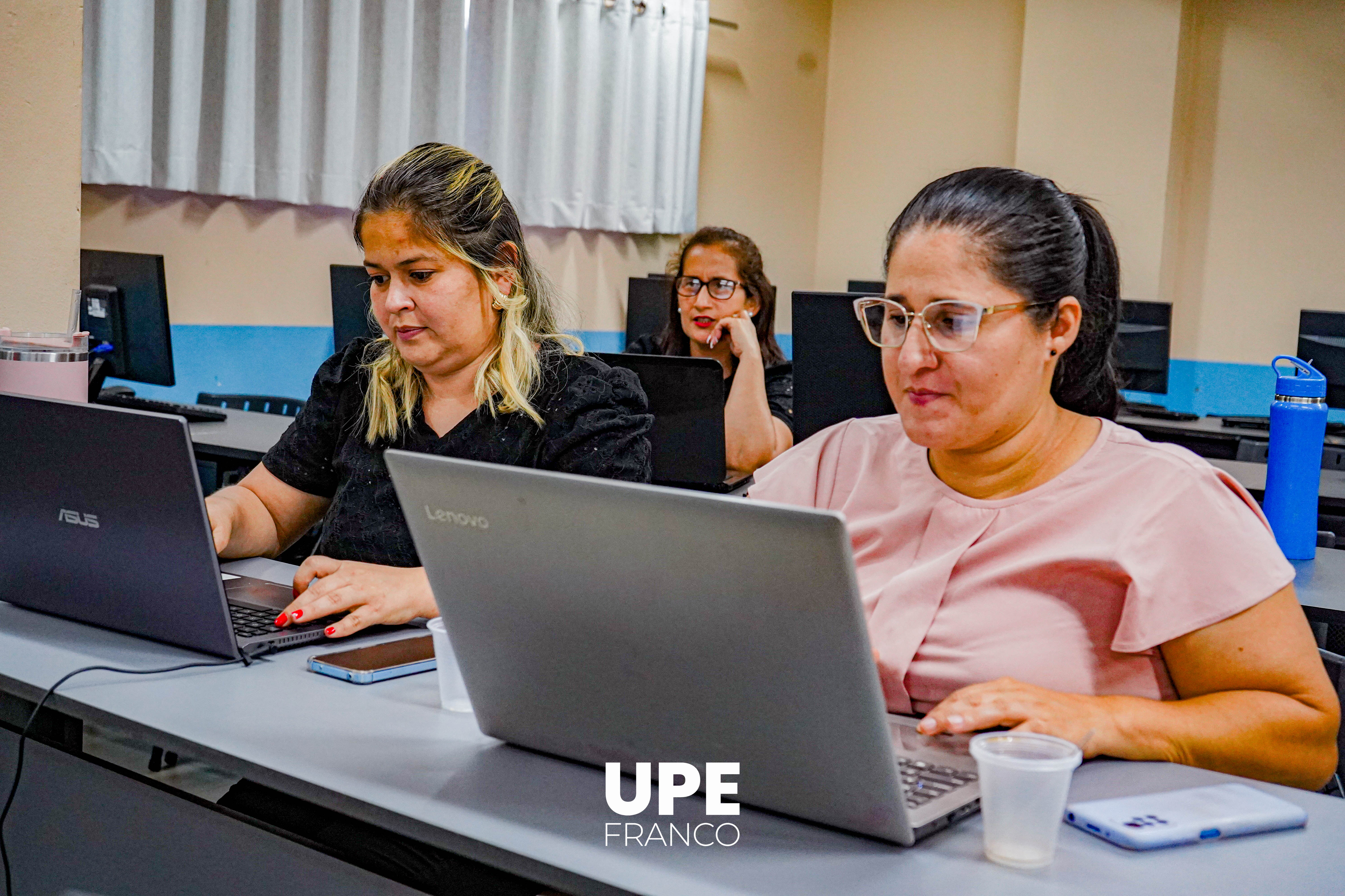 Culmina con éxito la capacitación en Herramientas Informáticas para la Educación