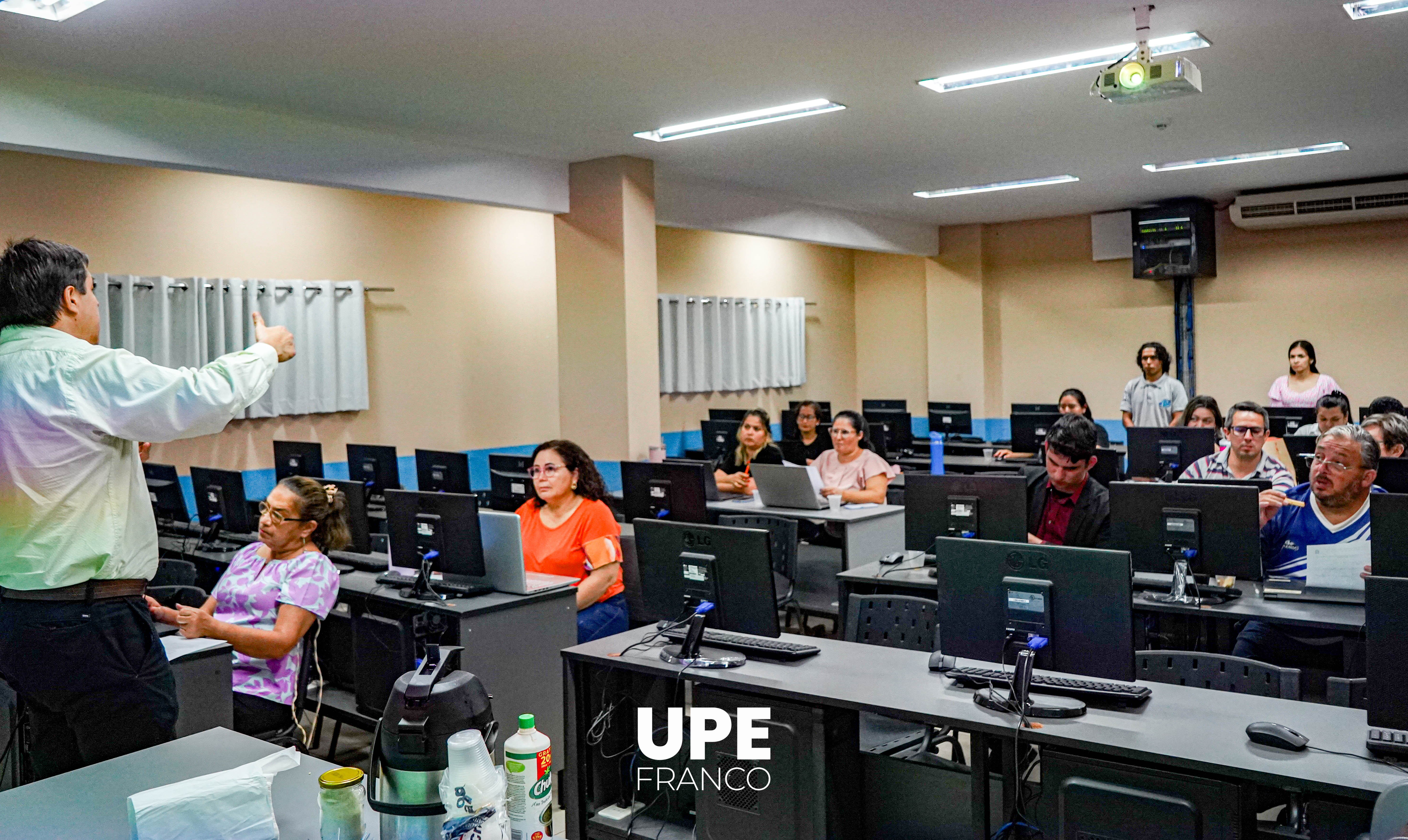 Culmina con éxito la capacitación en Herramientas Informáticas para la Educación