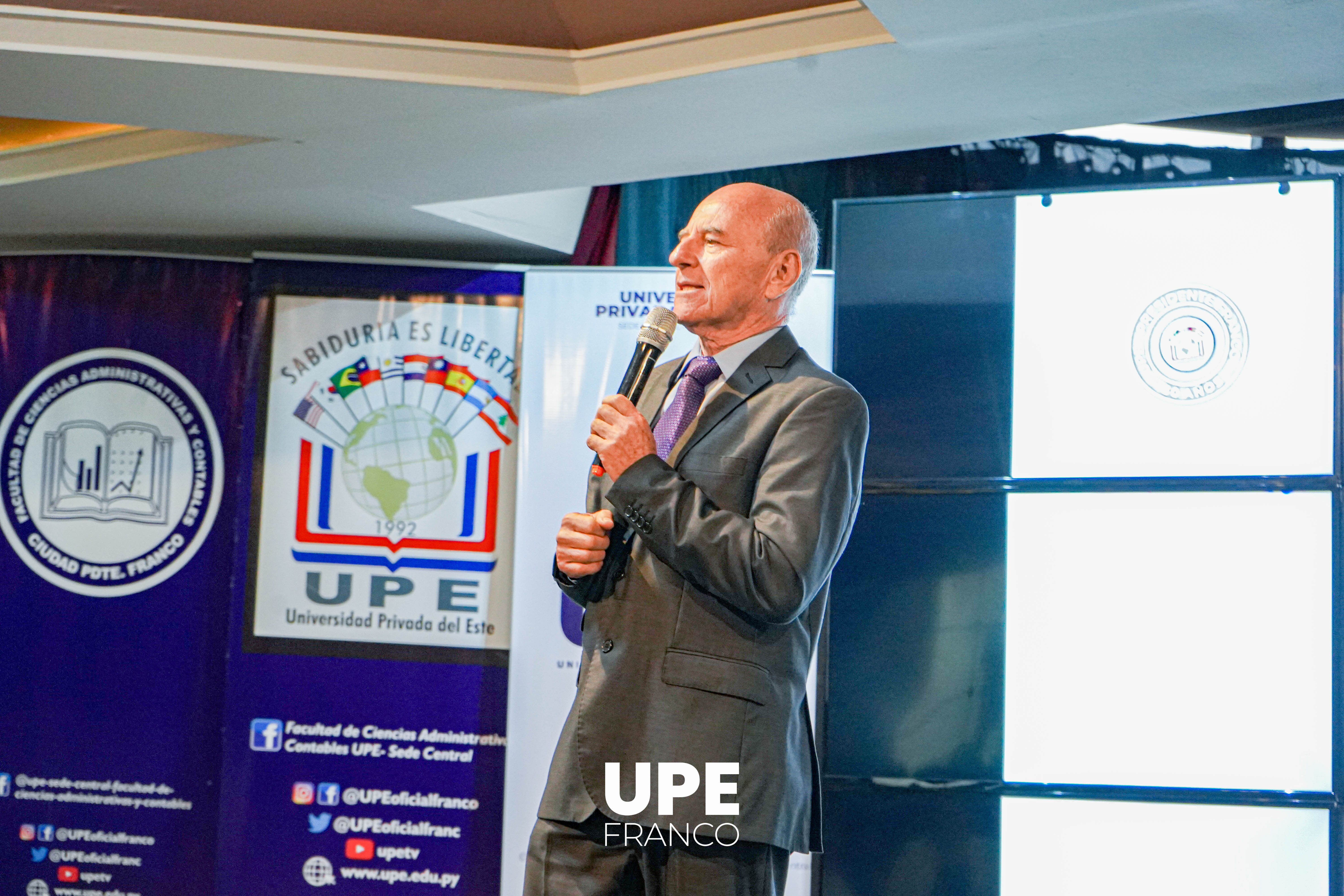 Facultad de Ciencias Administrativas y Contables Recibe a sus Nuevos Estudiantes