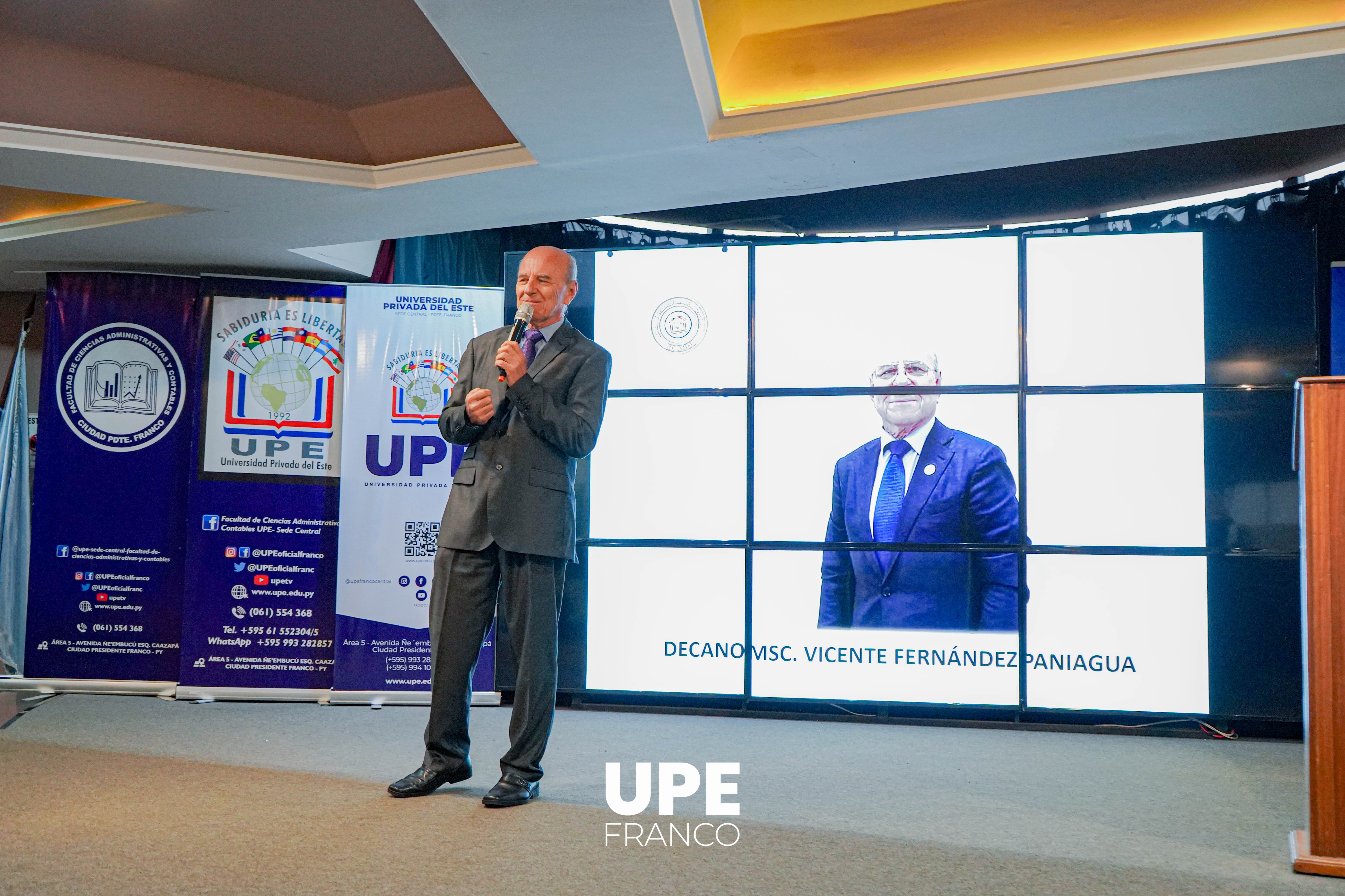 Facultad de Ciencias Administrativas y Contables Recibe a sus Nuevos Estudiantes