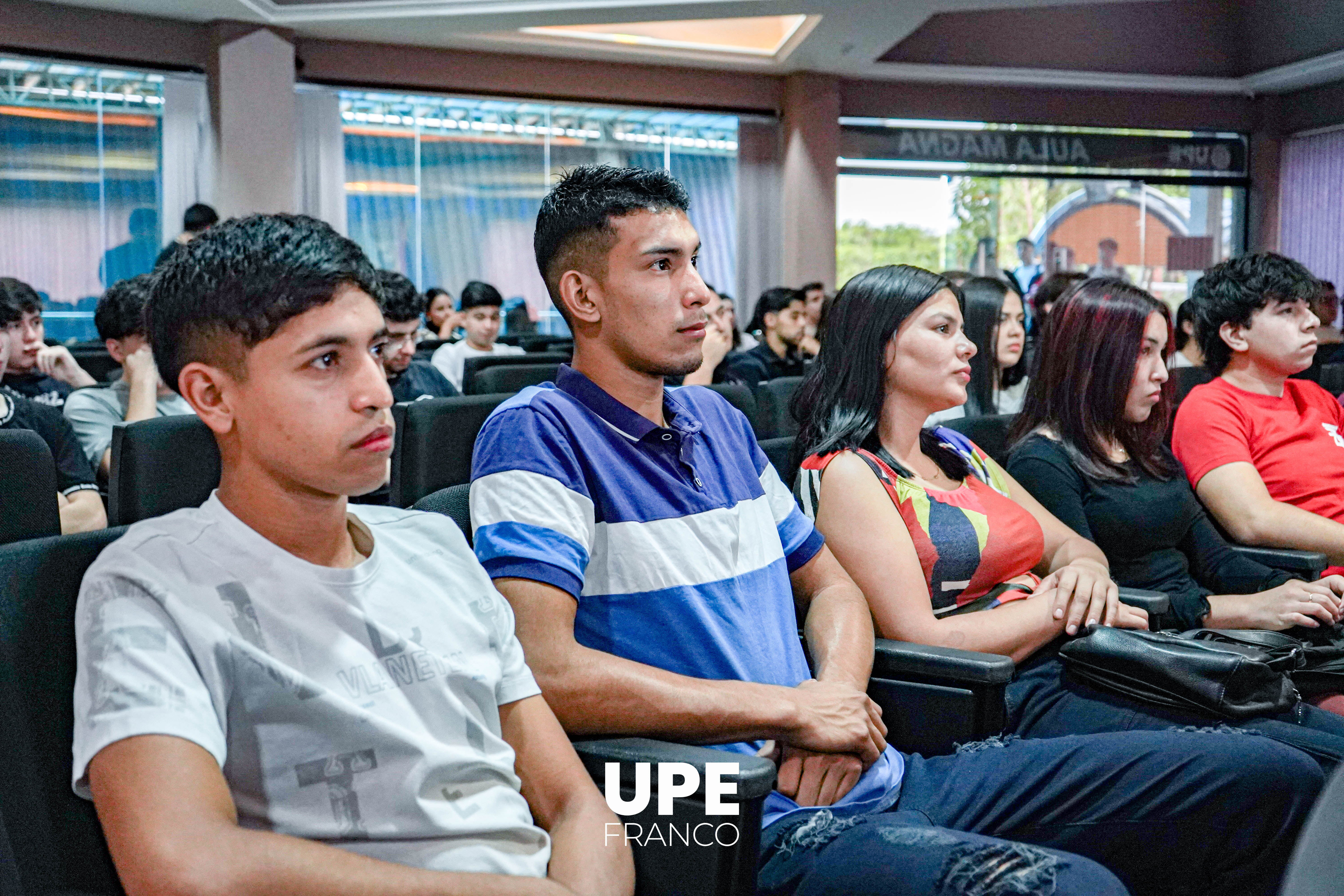 Facultad de Ciencias Administrativas y Contables Recibe a sus Nuevos Estudiantes