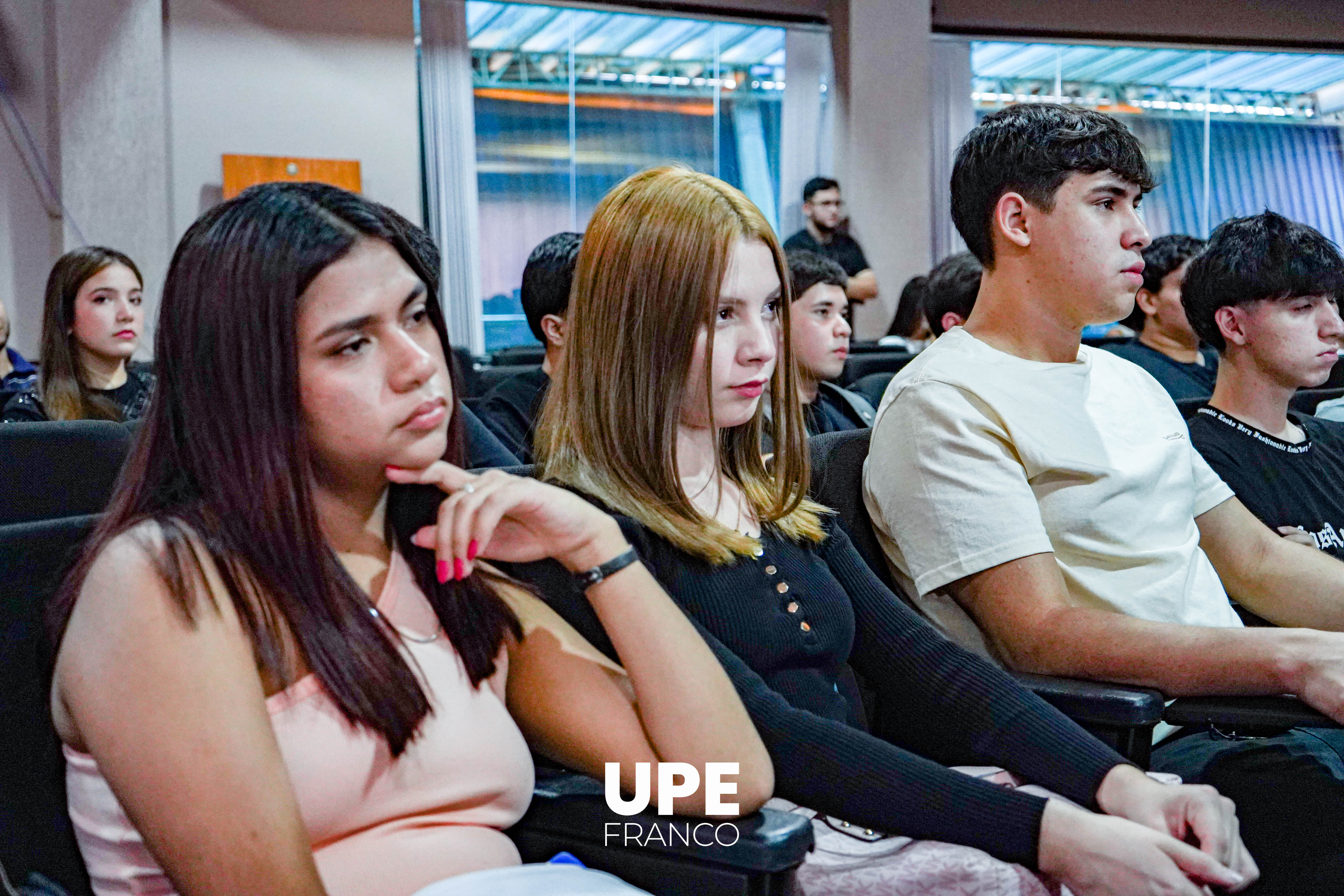 Facultad de Ciencias Administrativas y Contables Recibe a sus Nuevos Estudiantes