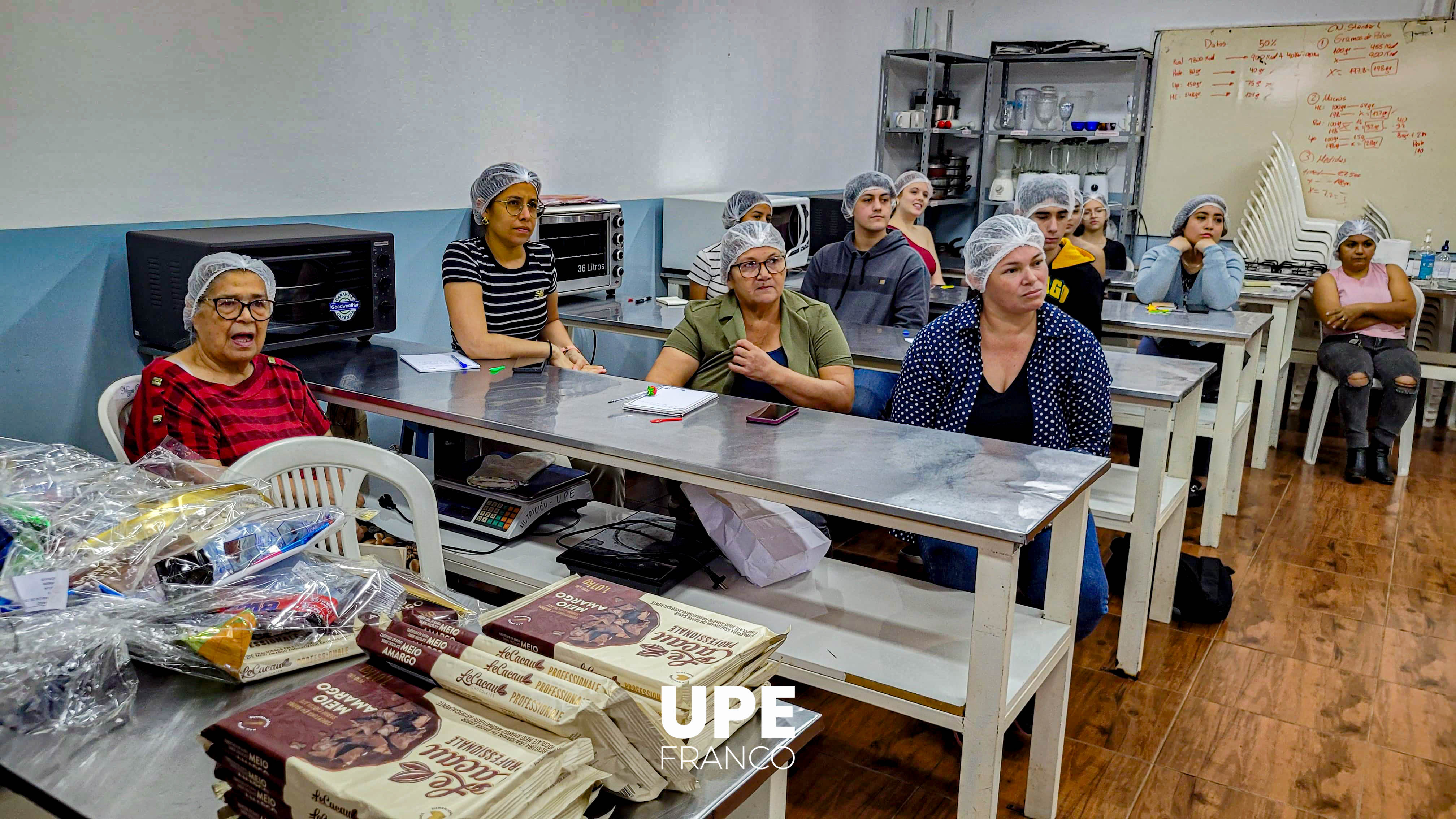 Concluye curso de galletitas y huevos de Pascua en la UPE Franco