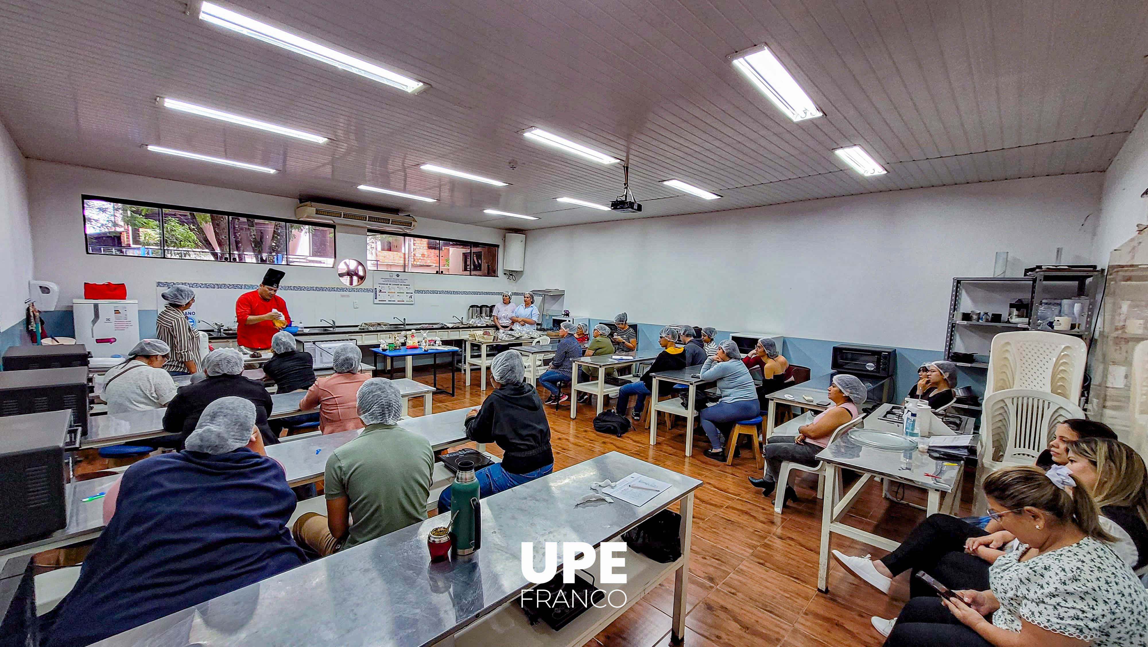 Concluye curso de galletitas y huevos de Pascua en la UPE Franco