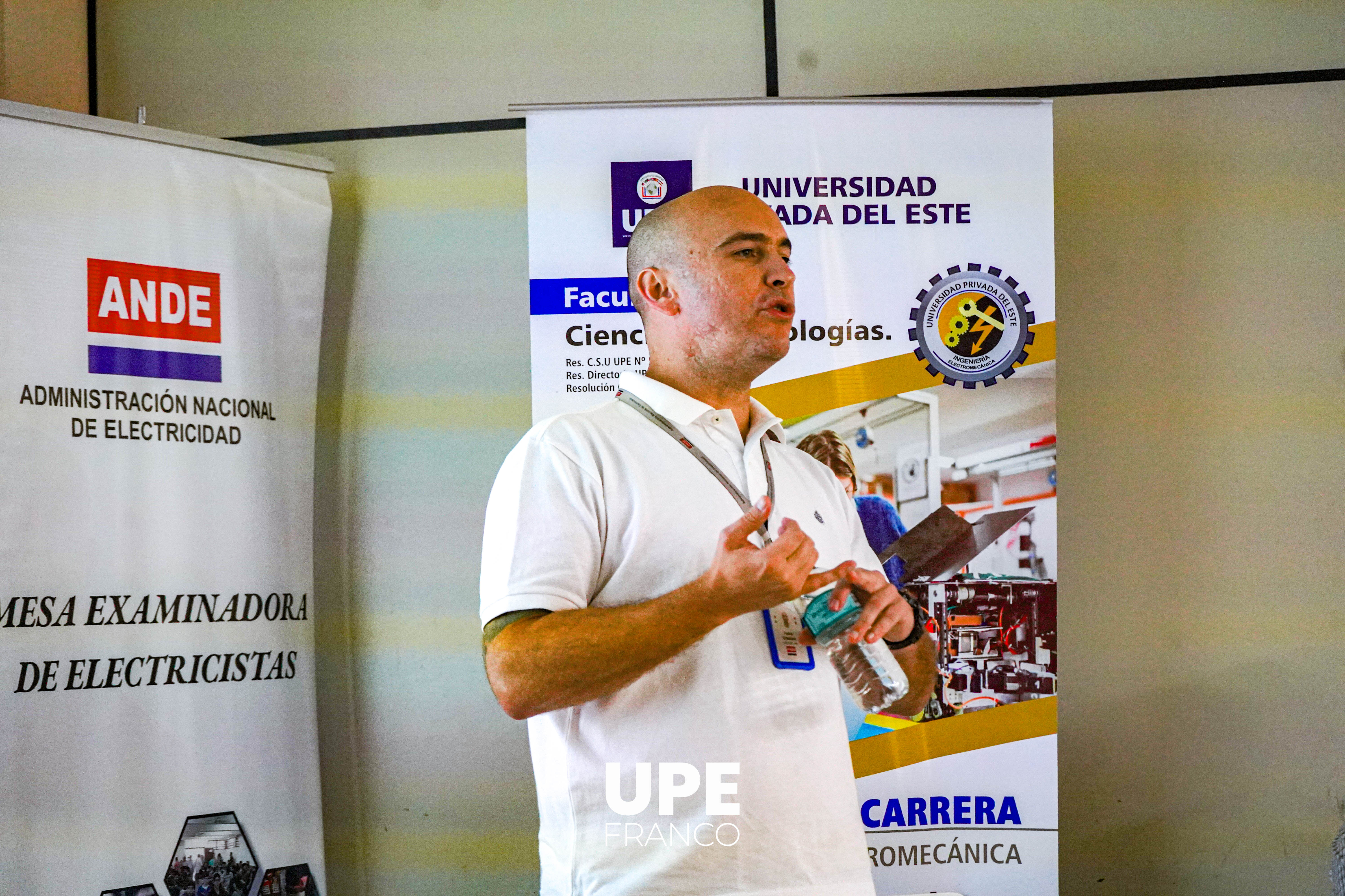 Estudiantes de Ingeniería Electromecánica reciben capacitación sobre matriculación en ANDE