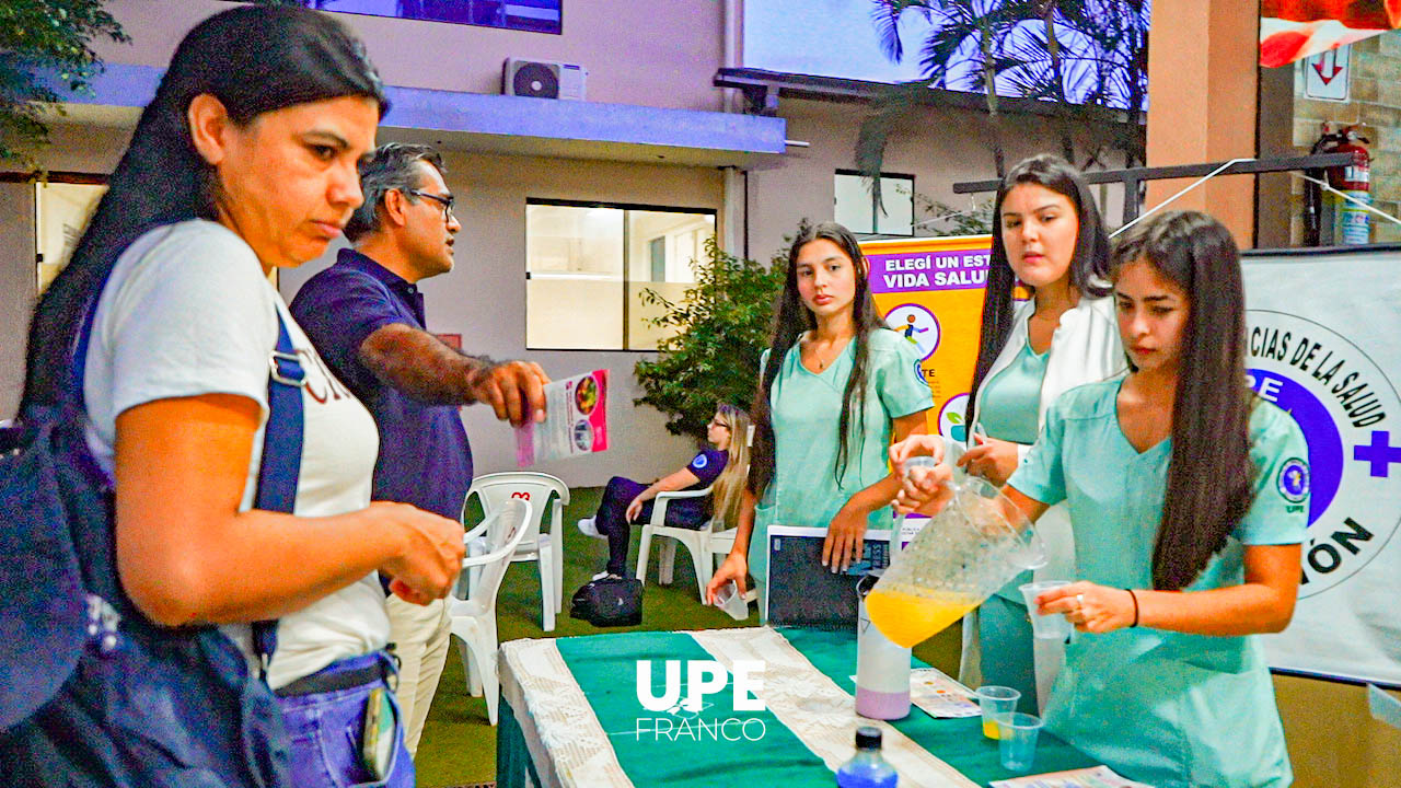 Estudiantes de Nutrición promueven el consumo responsable de bebidas deportivas