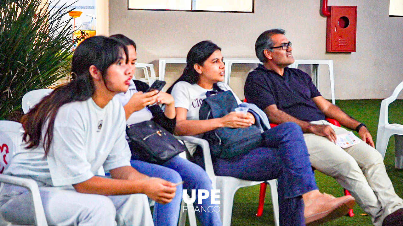 Estudiantes de Nutrición promueven el consumo responsable de bebidas deportivas