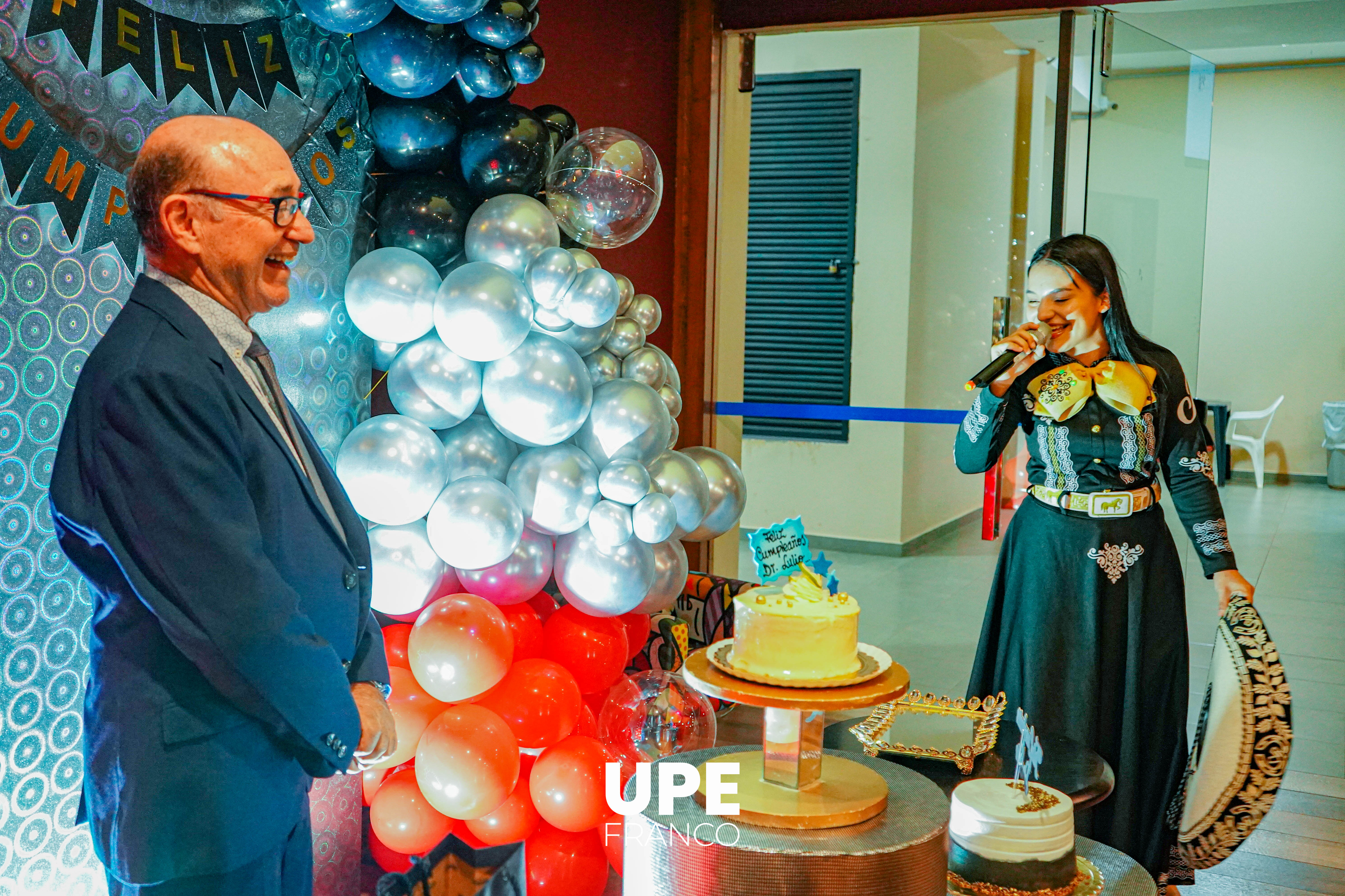 Homenaje al Dr. Lulio Gamarra por su cumpleaños