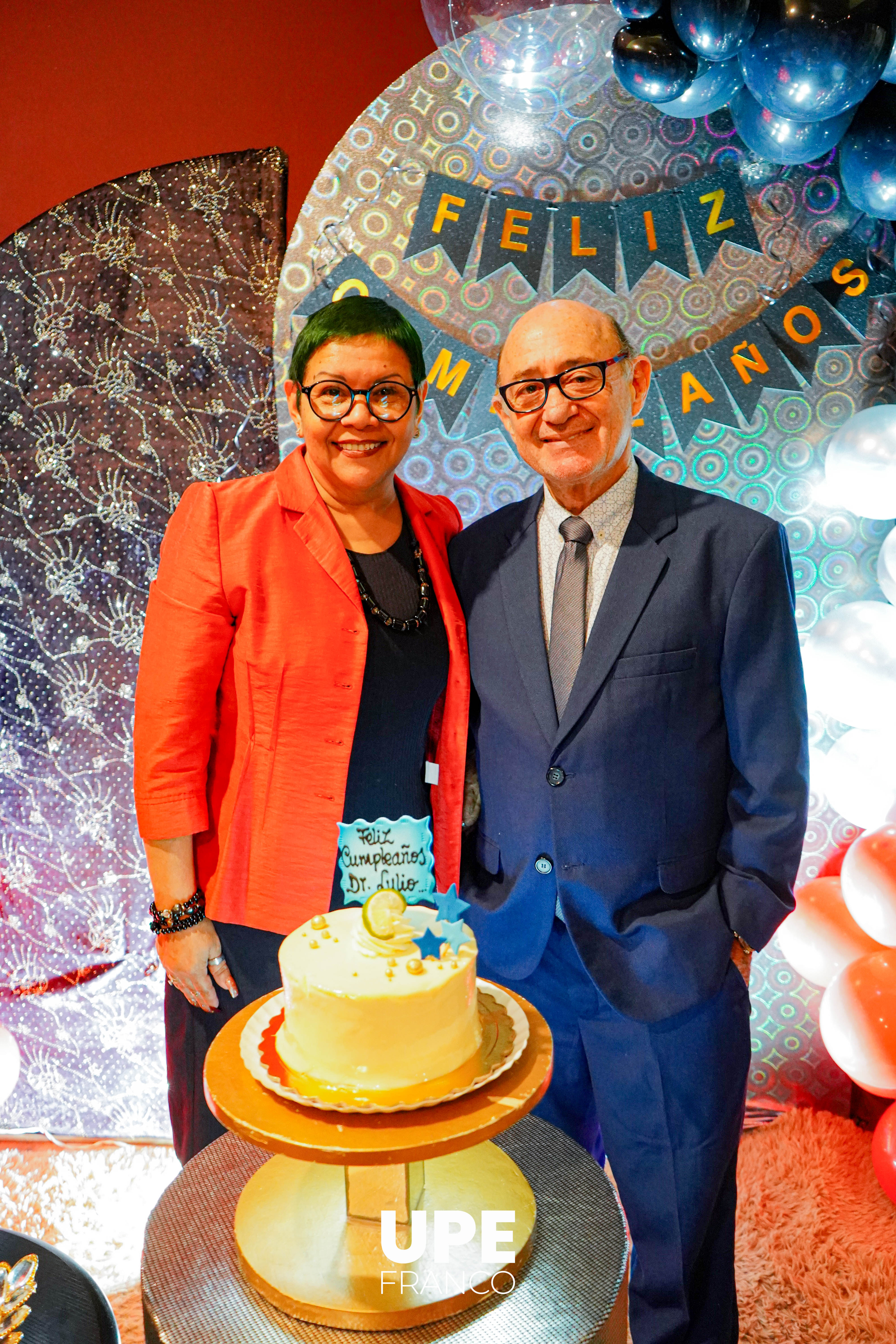 Homenaje al Dr. Lulio Gamarra por su cumpleaños