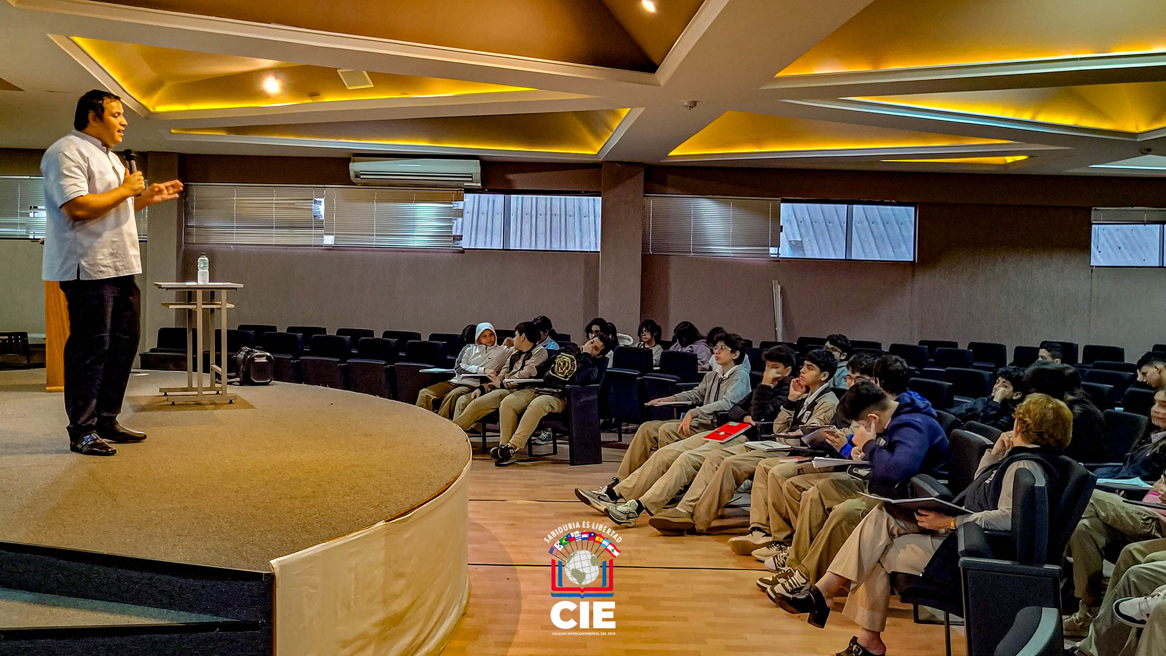 Producción de textos: Estudiantes del CIE participan de una charla informativa
