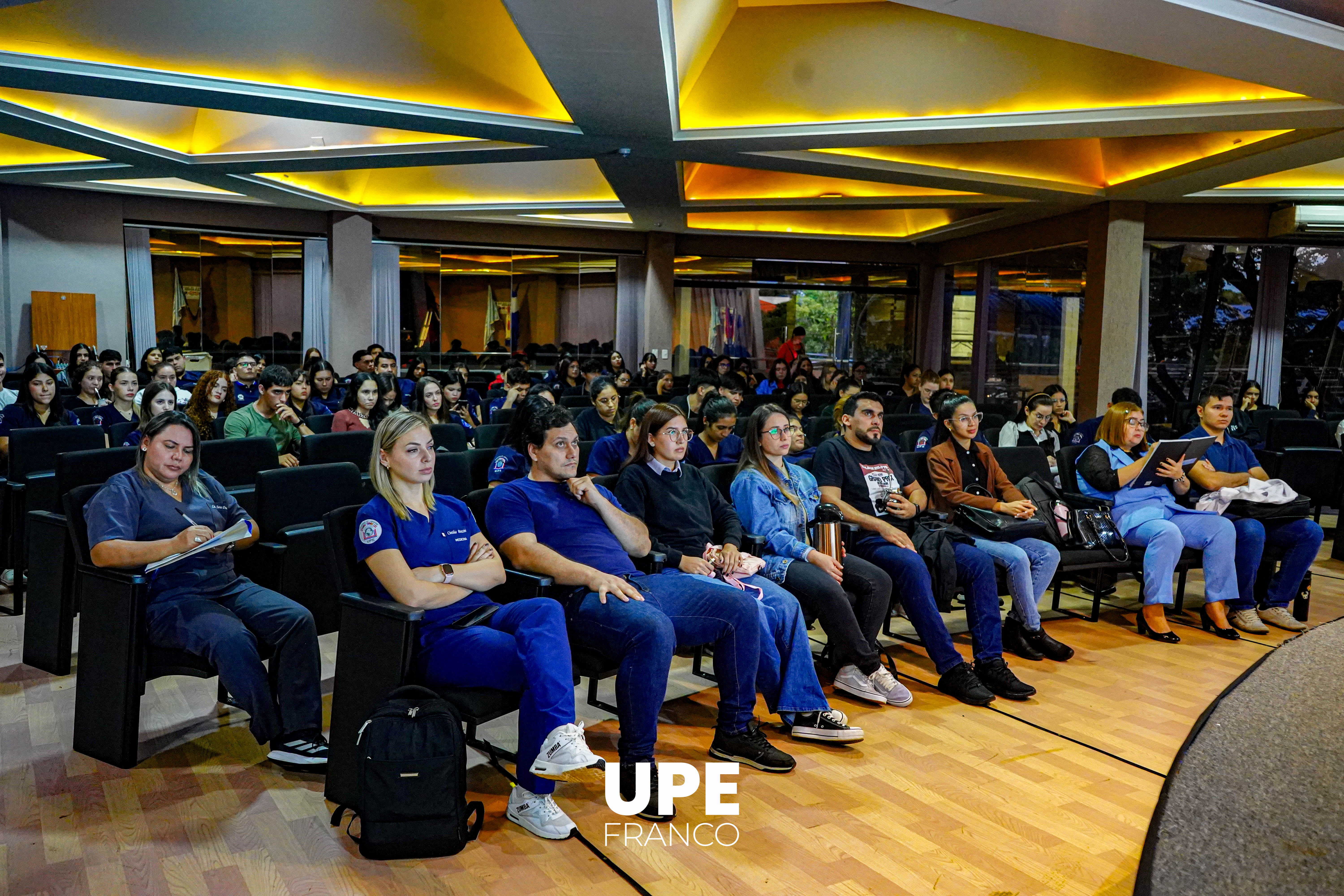 Taller de Fisioterapia Integrativa reúne a estudiantes y profesionales en UPE FRANCO