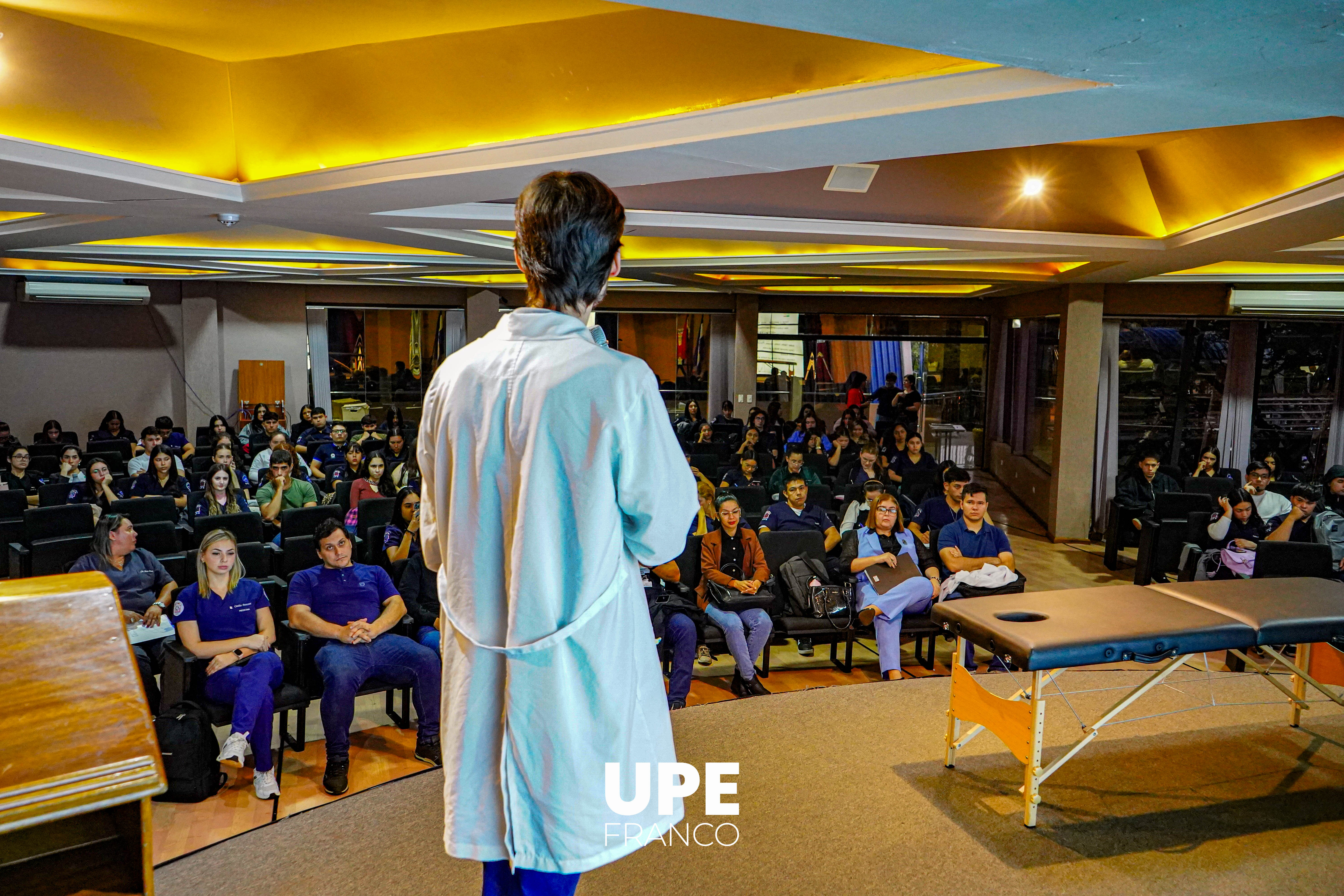 Taller de Fisioterapia Integrativa reúne a estudiantes y profesionales en UPE FRANCO