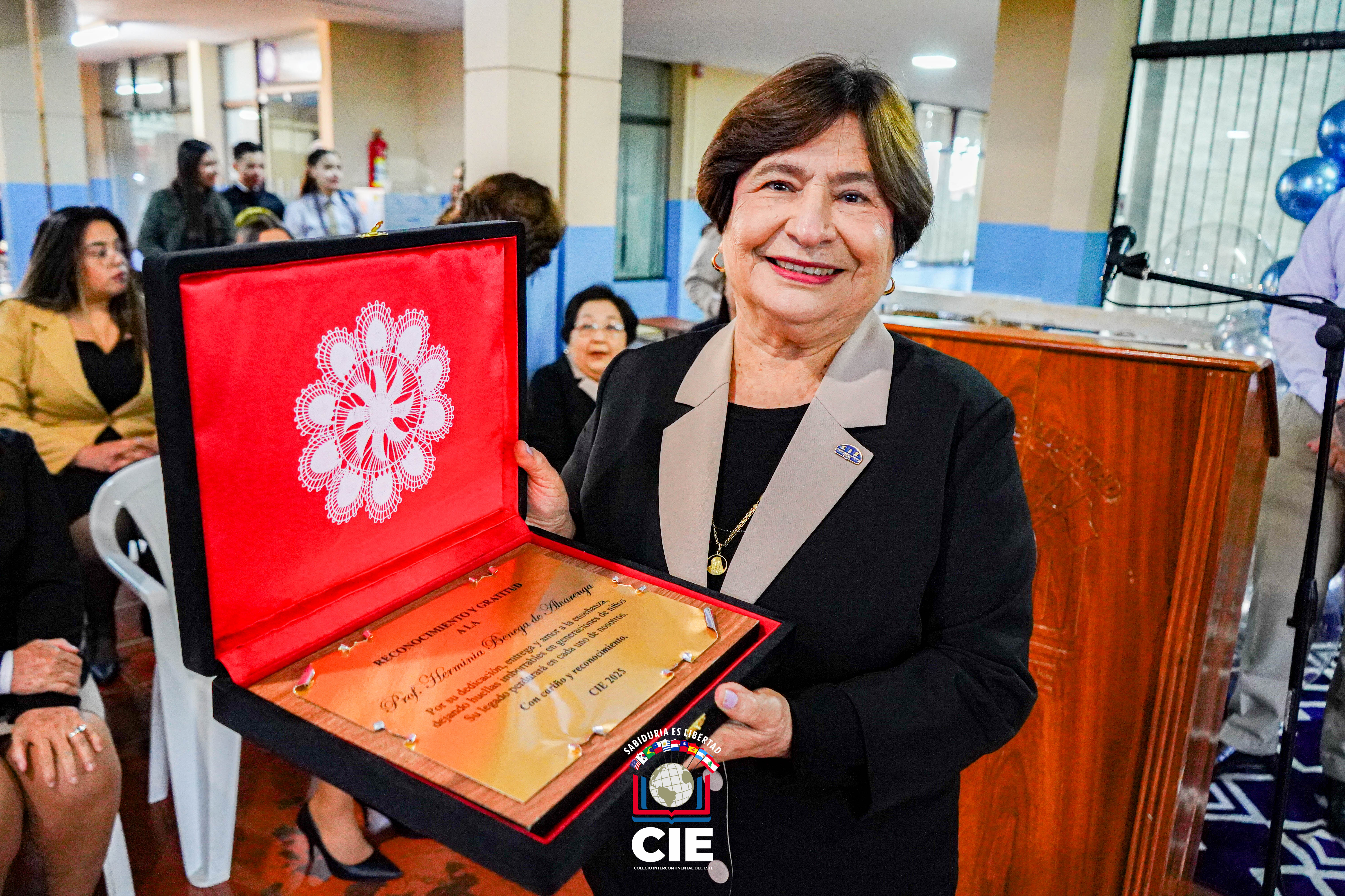Acto de Homenaje por el Día del Maestro en el Colegio Intercontinental del Este