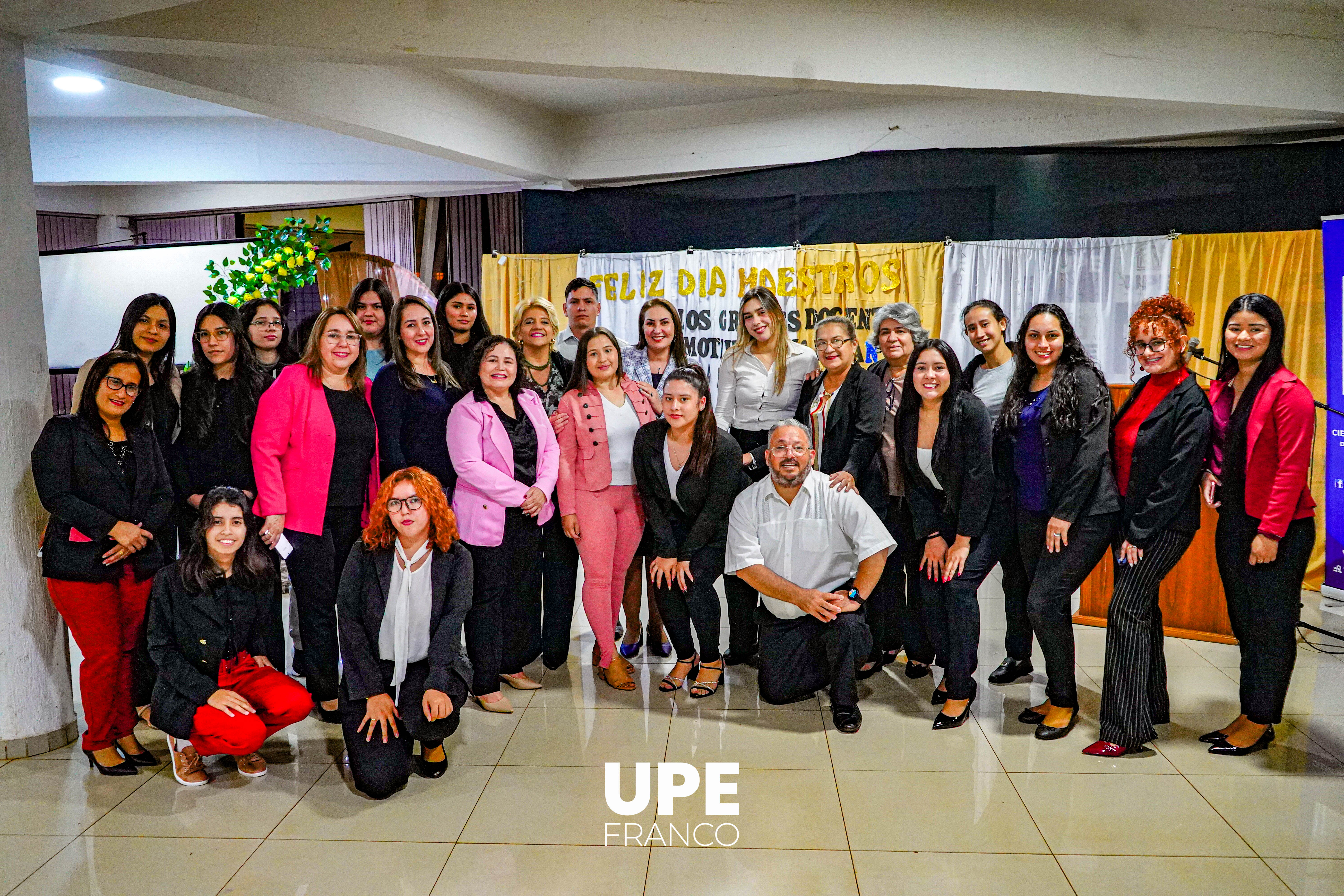 Homenaje al Maestro: Reconocimiento a docentes de Ciencias de la Educación