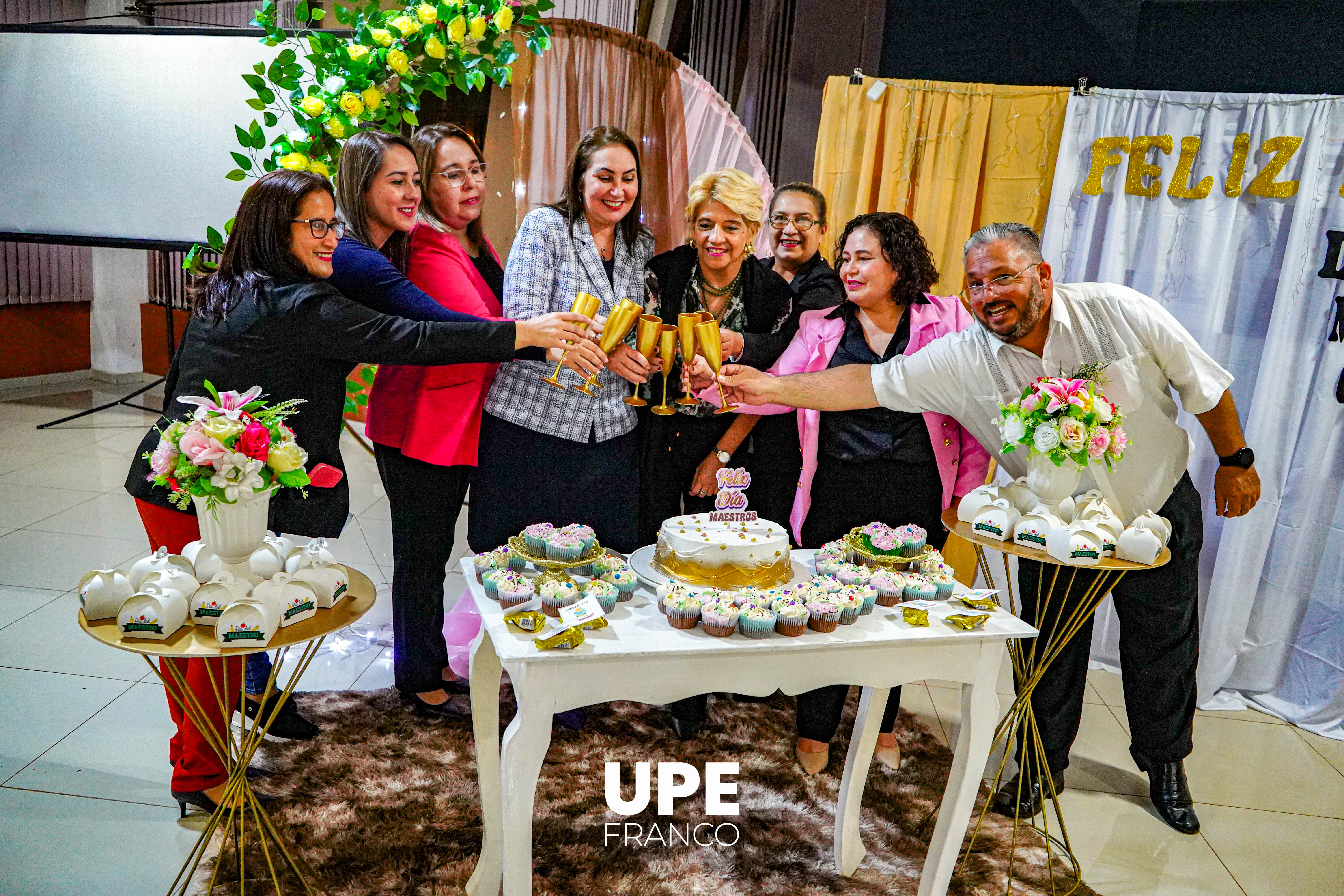 Homenaje al Maestro: Reconocimiento a docentes de Ciencias de la Educación