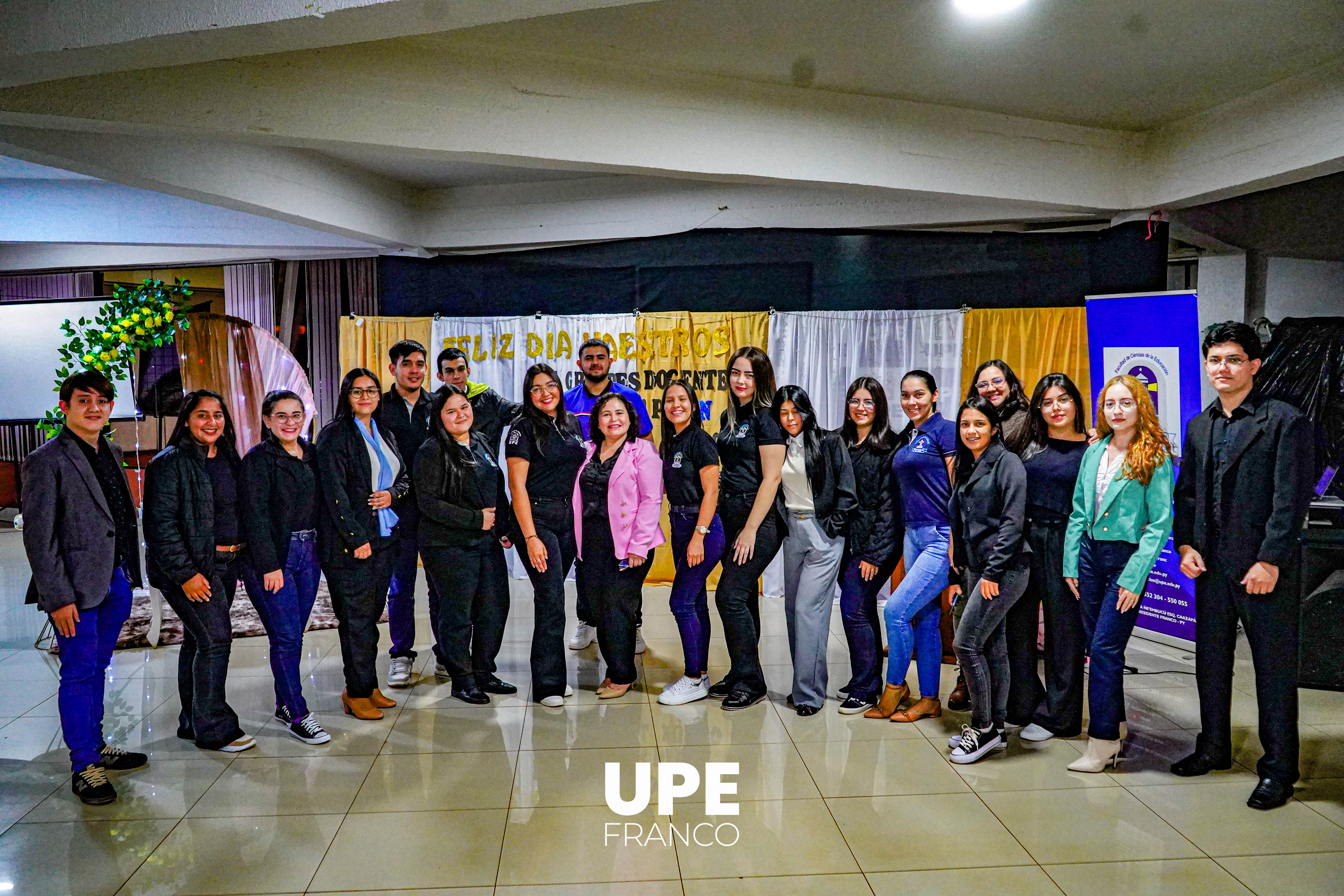 Homenaje al Maestro: Reconocimiento a docentes de Ciencias de la Educación