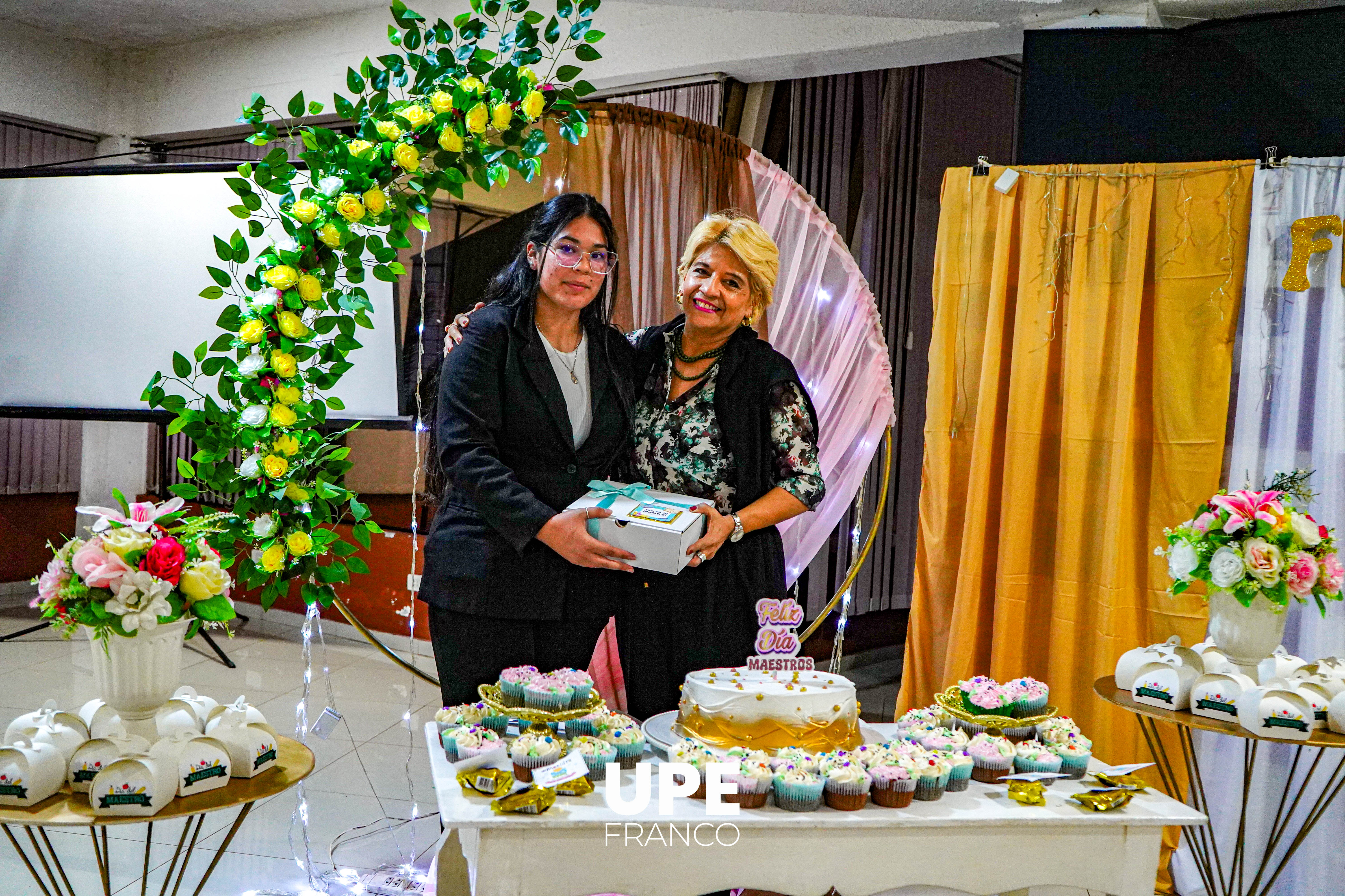 Homenaje al Maestro: Reconocimiento a docentes de Ciencias de la Educación