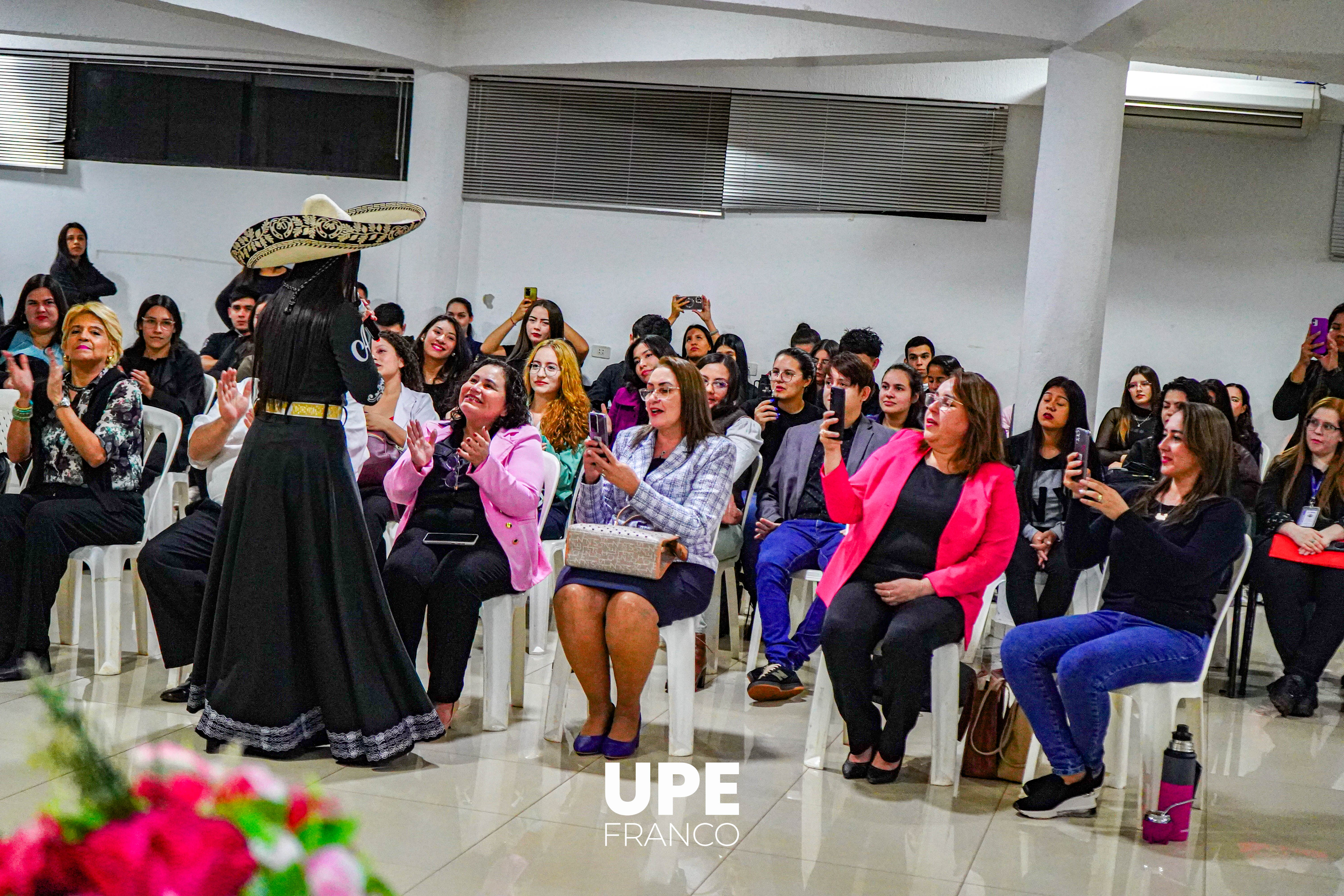 Homenaje al Maestro: Reconocimiento a docentes de Ciencias de la Educación