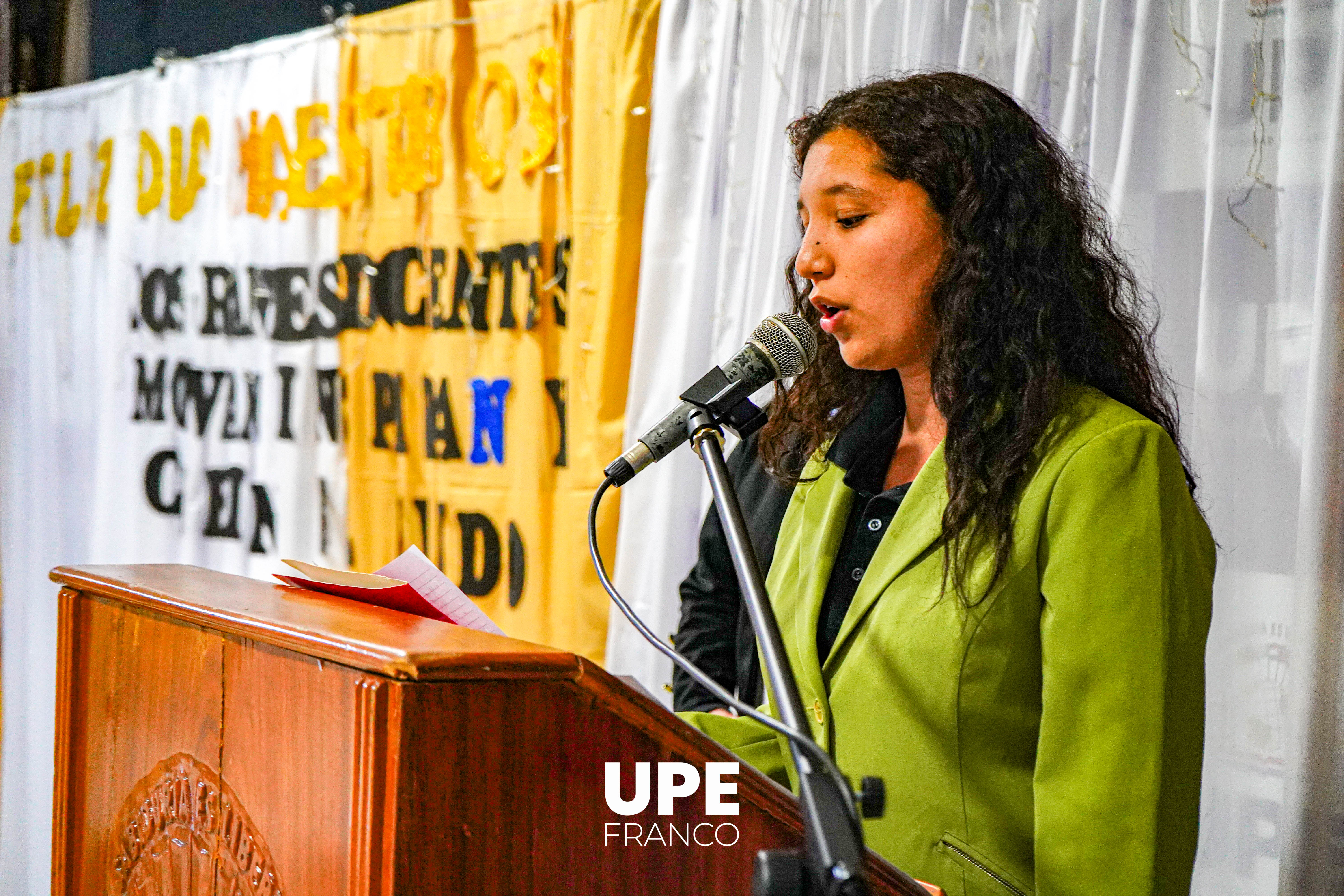 Homenaje al Maestro: Reconocimiento a docentes de Ciencias de la Educación