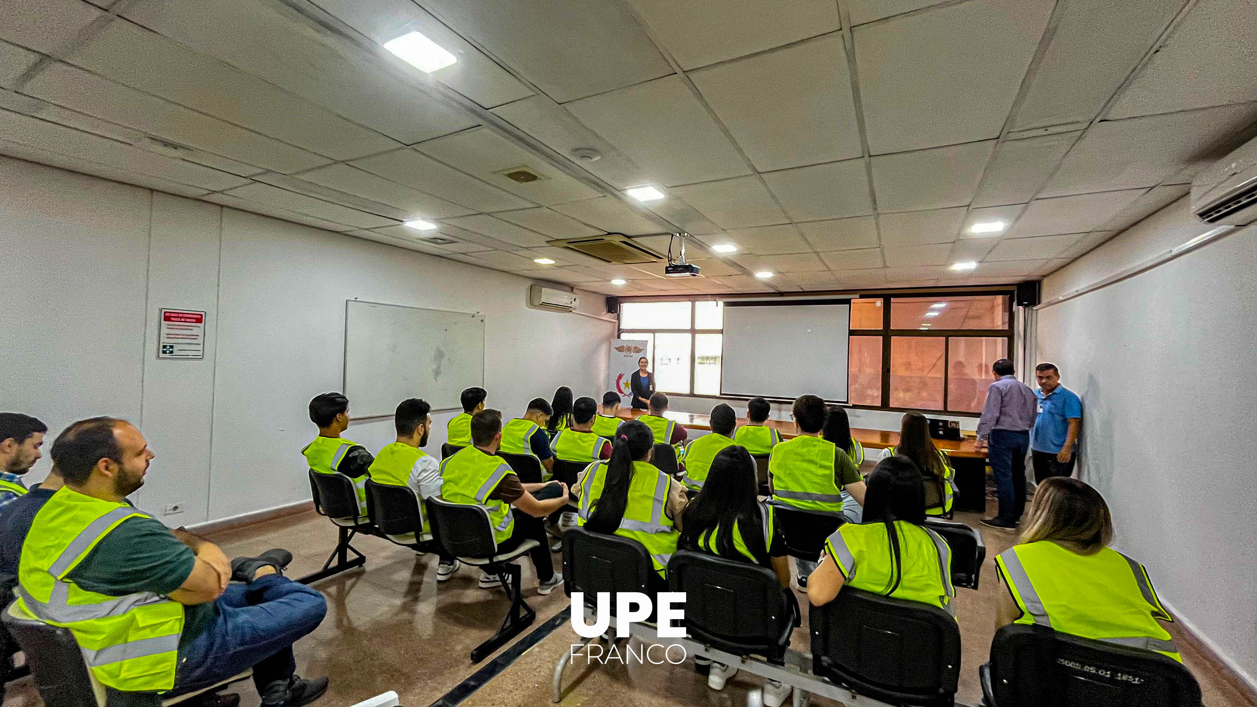 Visita Técnica al Aeropuerto Internacional Guaraní: Formación práctica