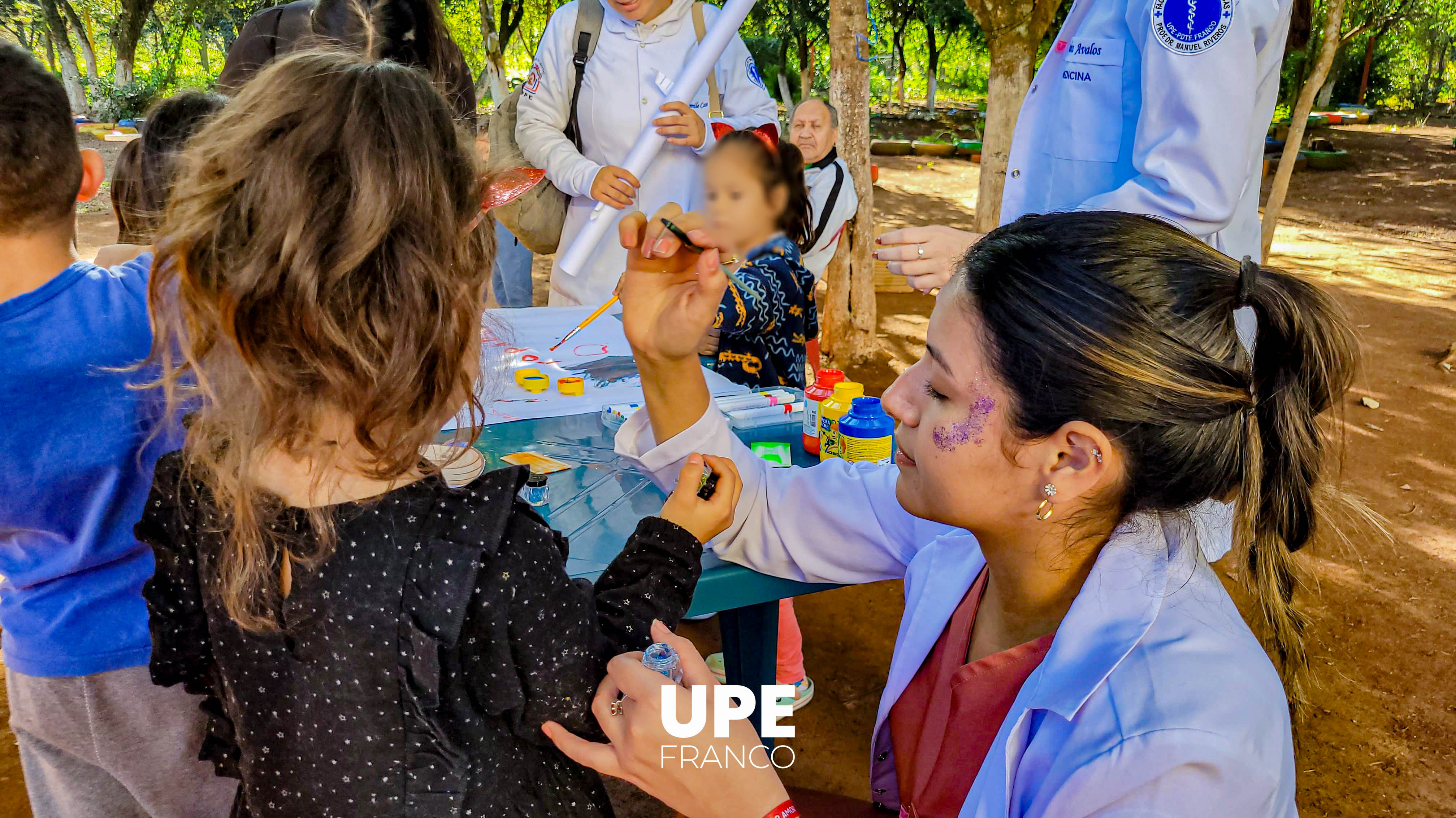 Proyecto Manos que cuidan, corazones que sanan: Extensión universitaria en la Fundación Las Tías