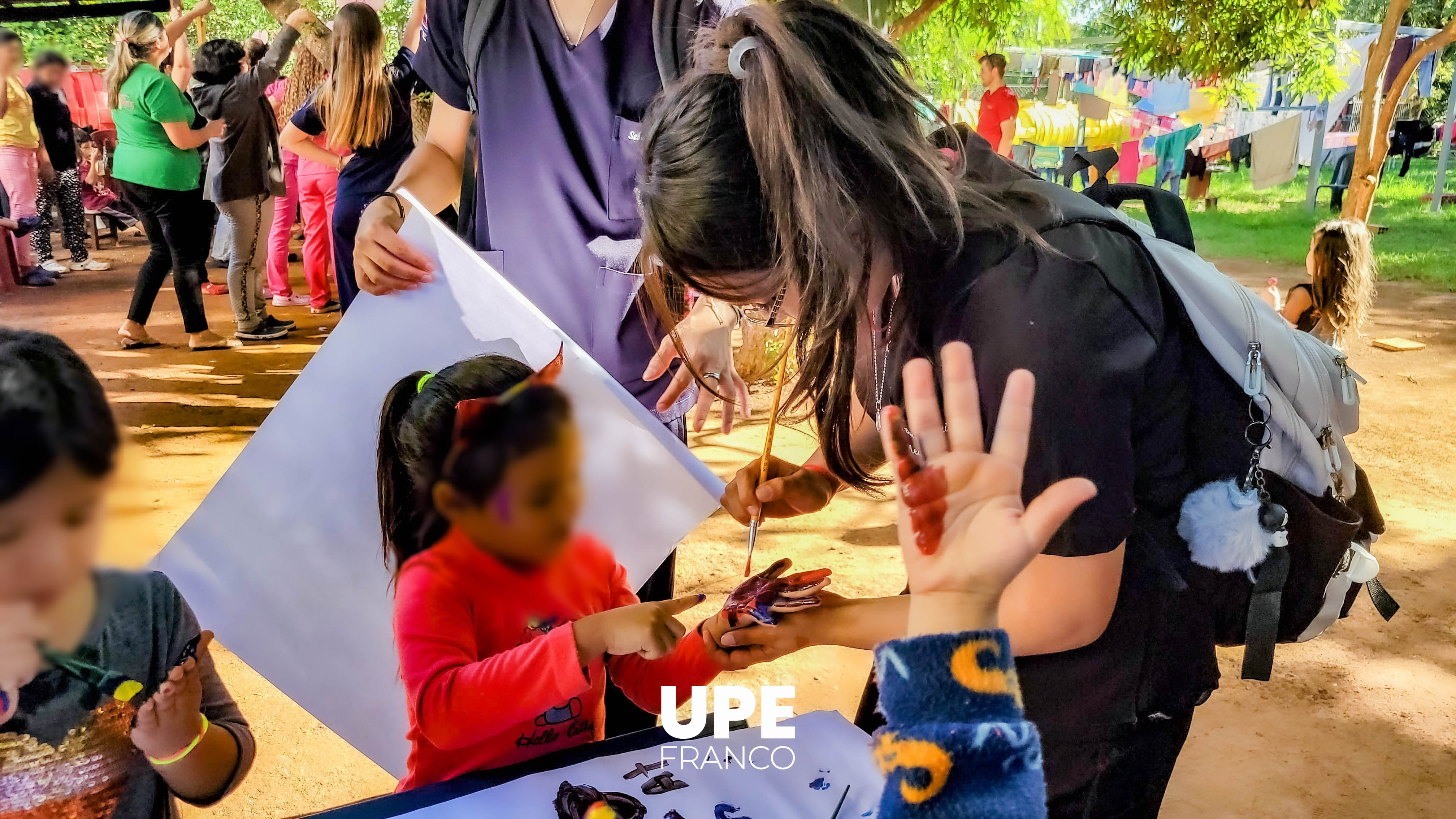 Proyecto Manos que cuidan, corazones que sanan: Extensión universitaria en la Fundación Las Tías