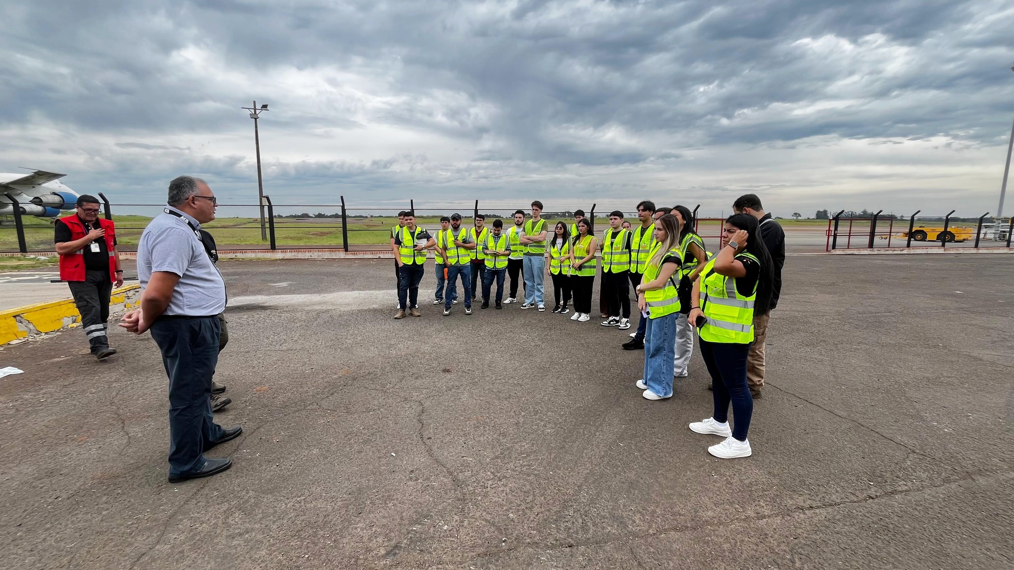  La Facultad de Ciencias Administrativas y Contables realizaron una visita técnica al Aeropuerto Internacional Guaraní