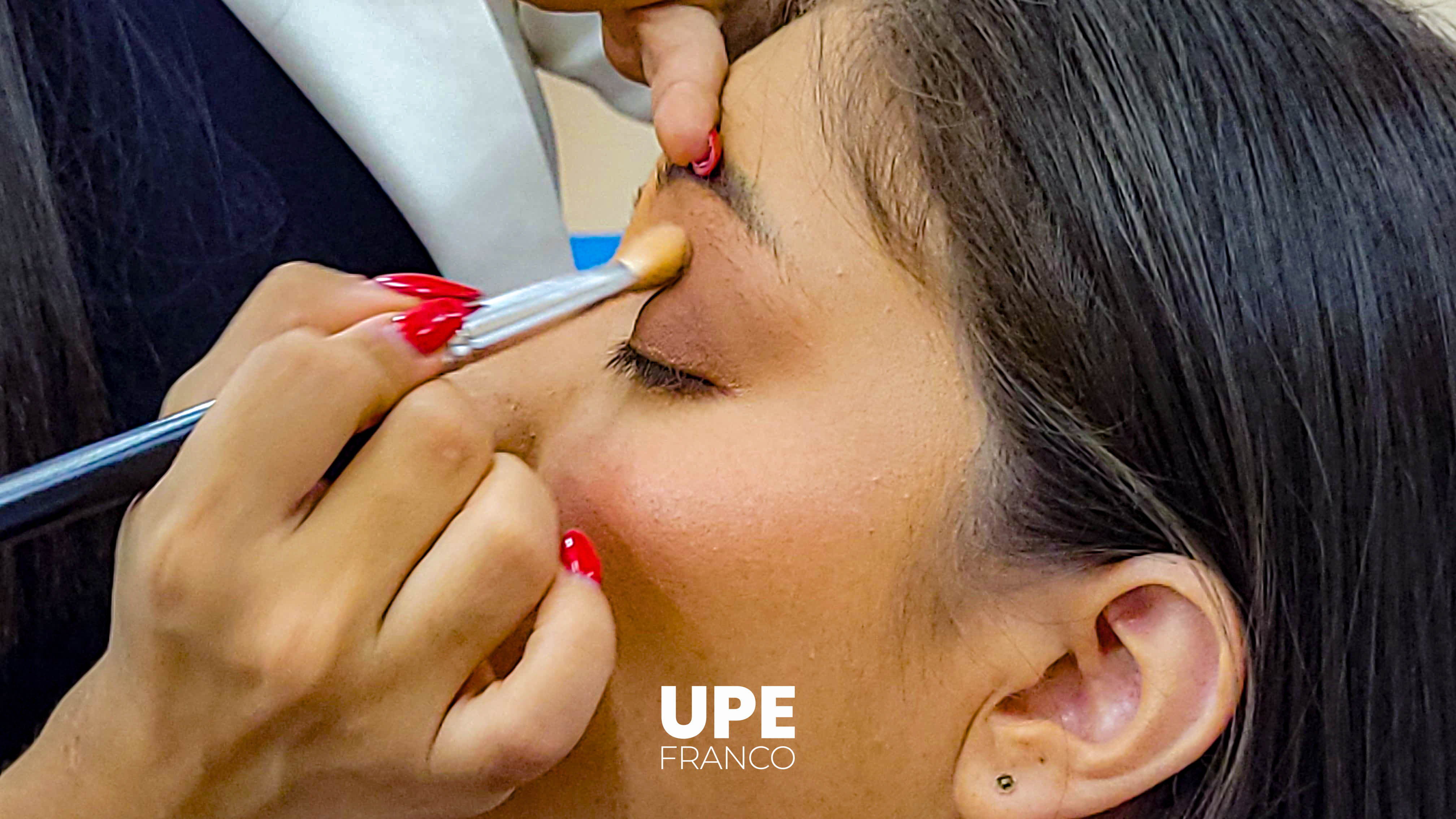 “Maquillaje sin secretos”: Formación, belleza y homenaje a las madres en UPE Franco