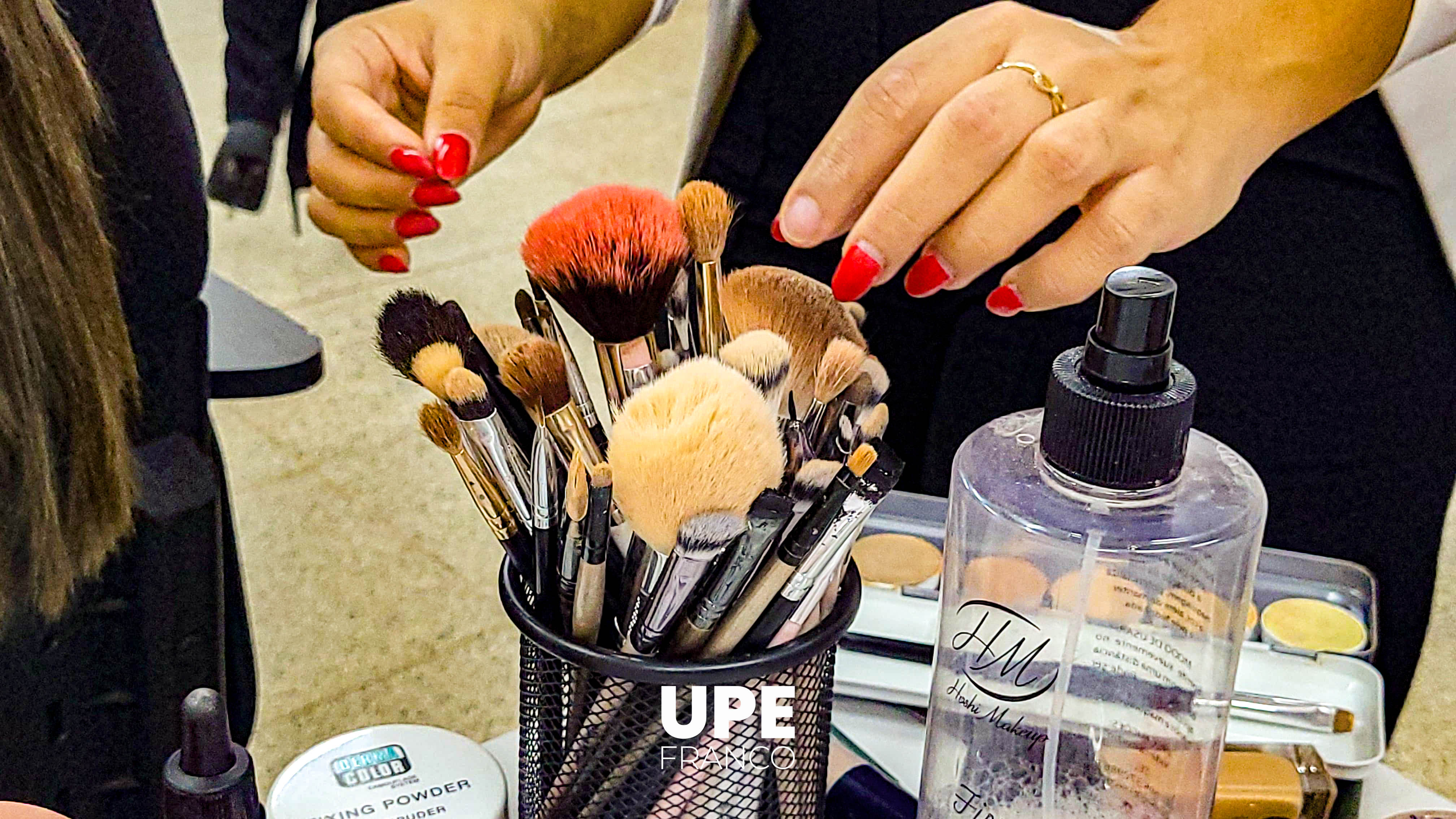 “Maquillaje sin secretos”: Formación, belleza y homenaje a las madres en UPE Franco