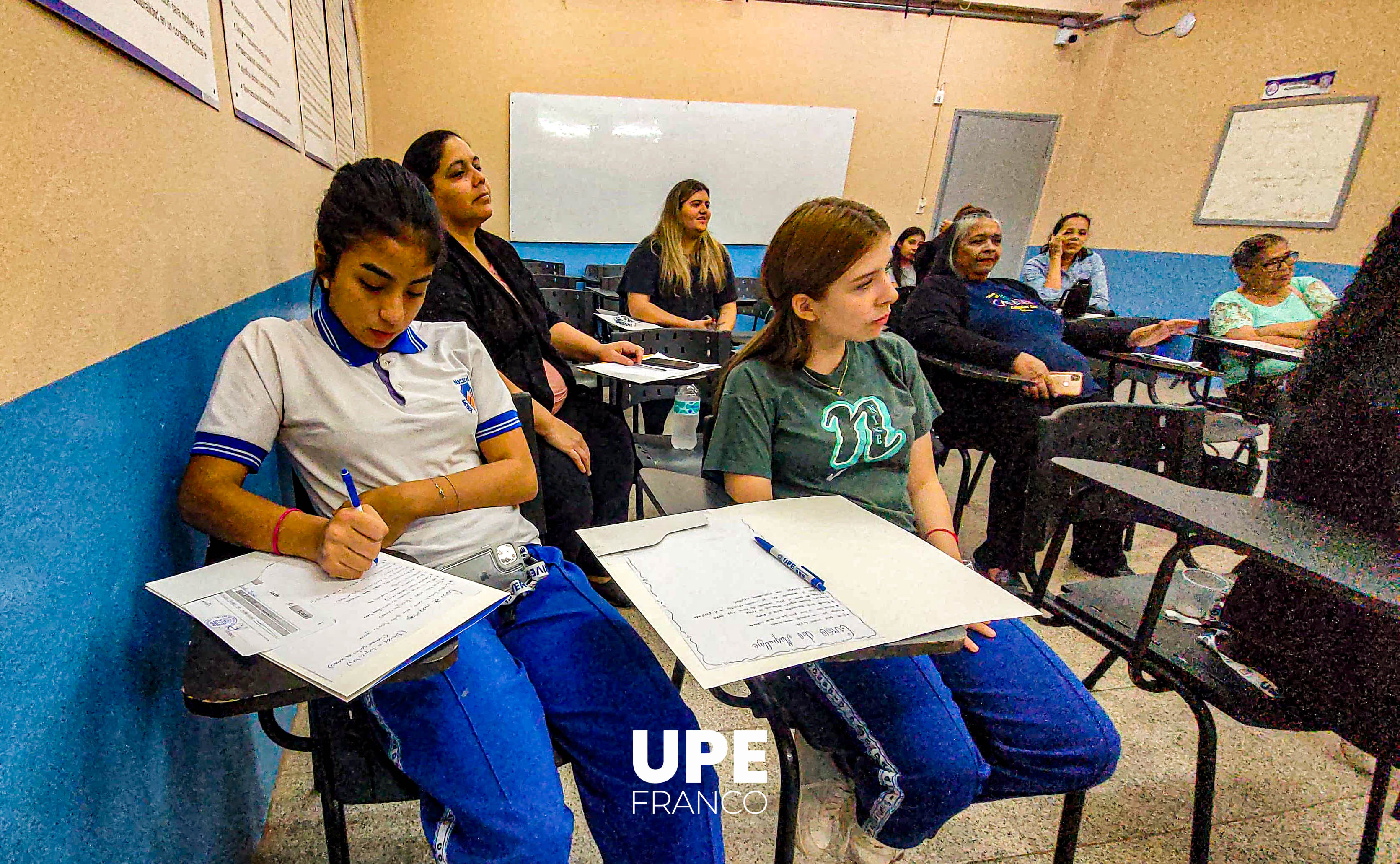 “Maquillaje sin secretos”: Formación, belleza y homenaje a las madres en UPE Franco
