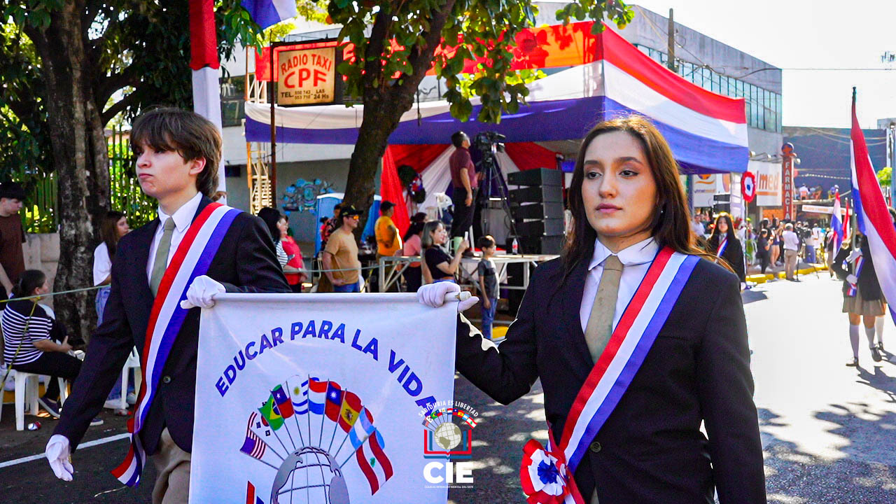 Desfile por los 214 años de Independencia Nacional: Colegio Intercontinental del Este presente