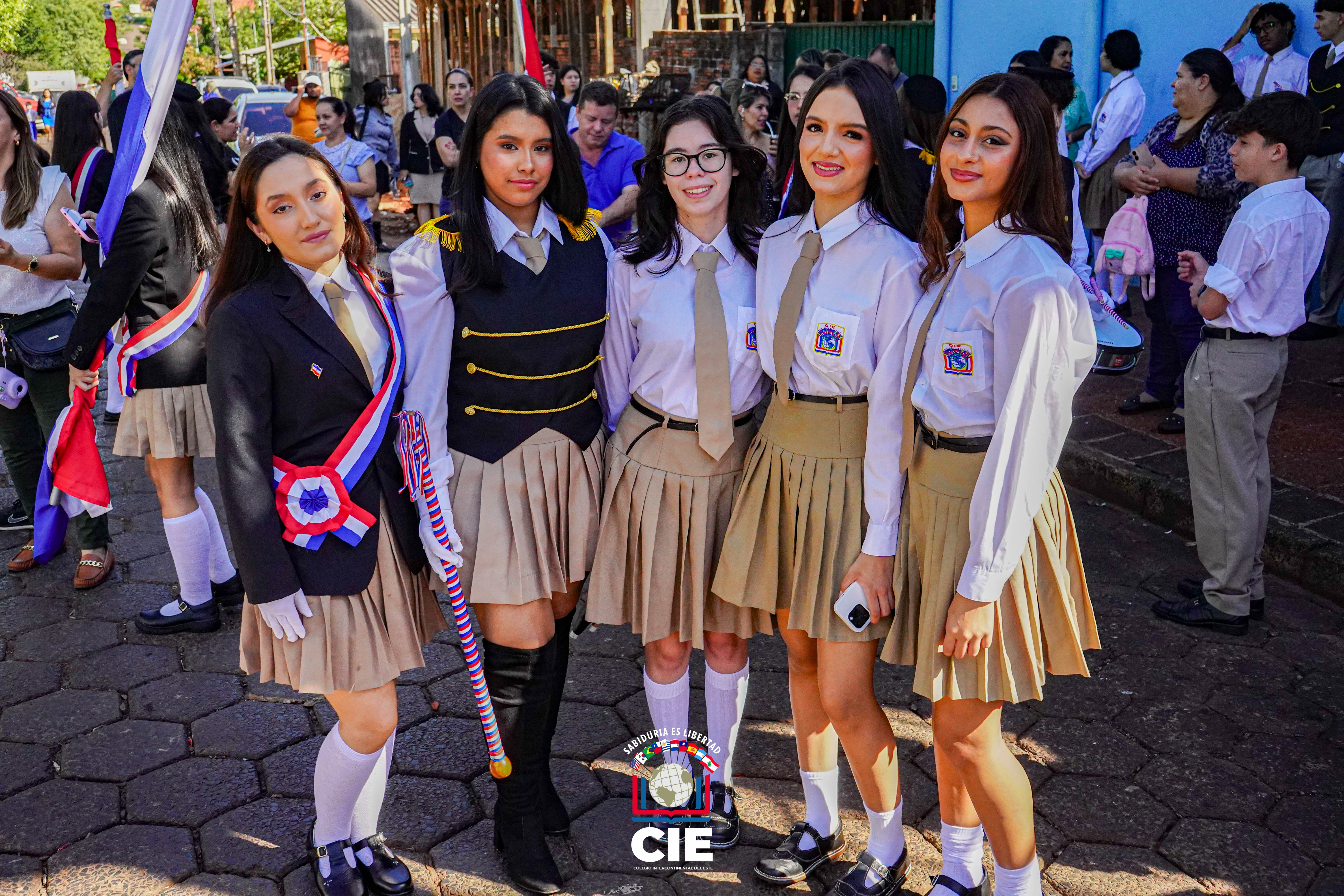 Desfile por los 214 años de Independencia Nacional: Colegio Intercontinental del Este presente