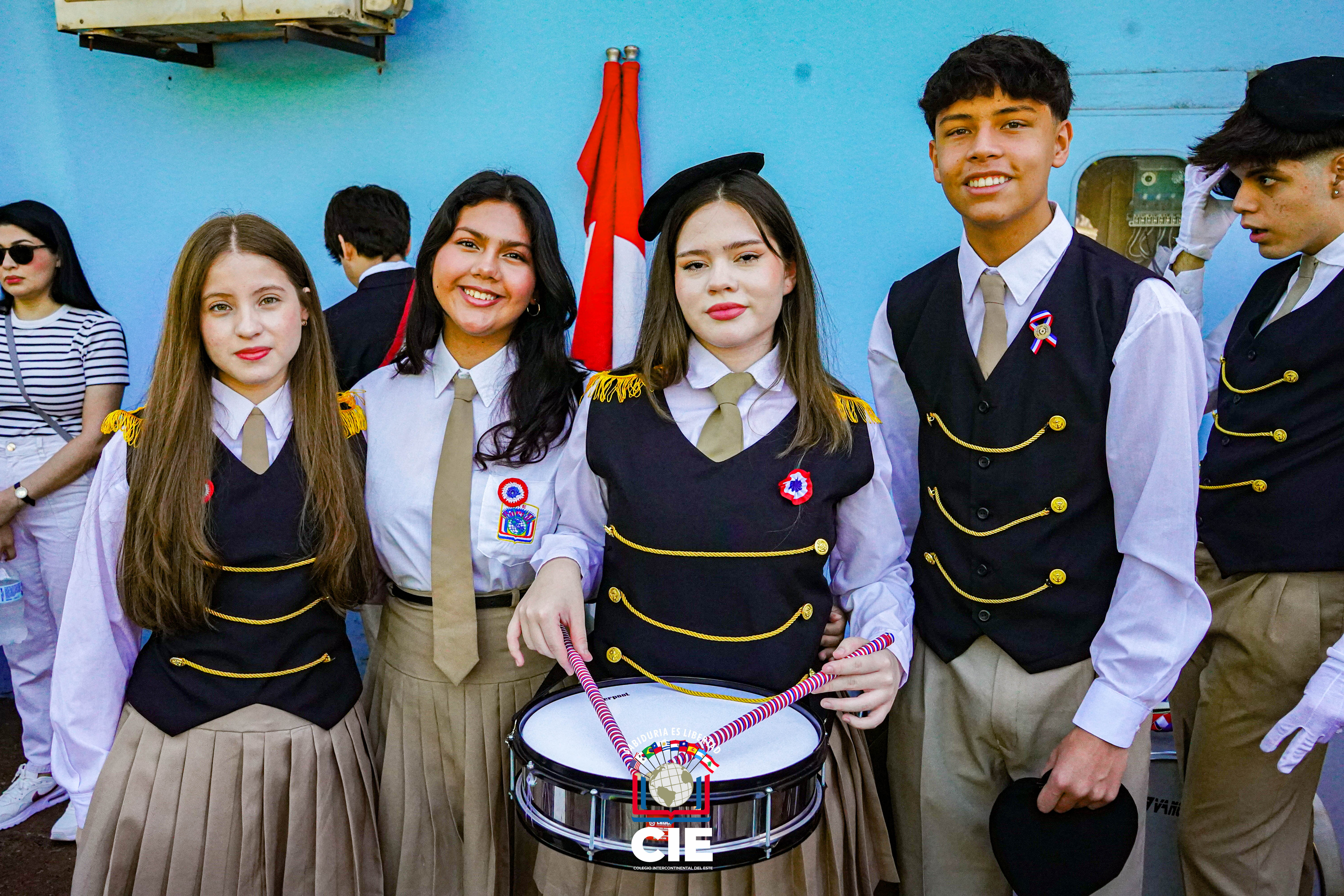 Desfile por los 214 años de Independencia Nacional: Colegio Intercontinental del Este presente