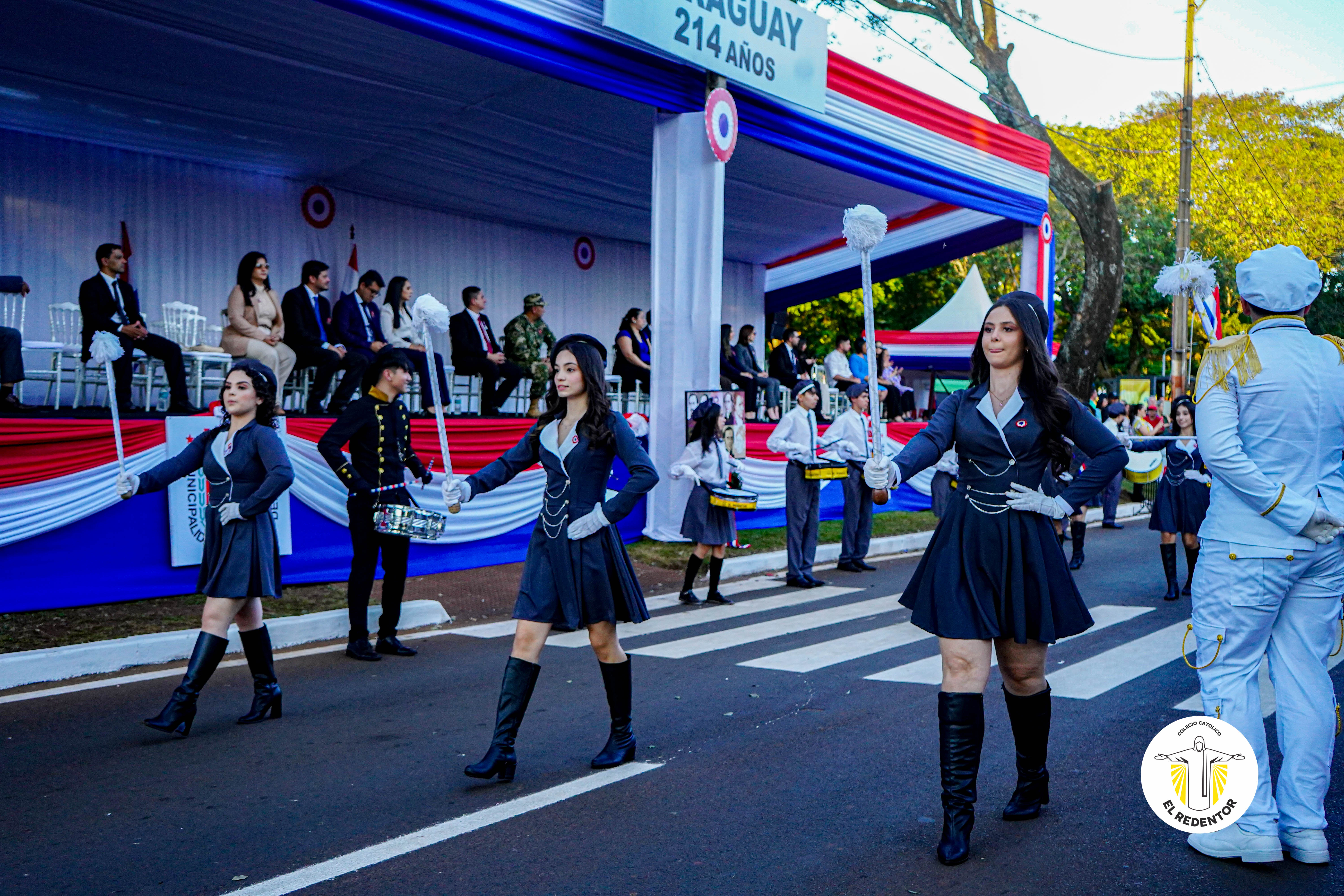 Desfile por la Independencia Nacional: El Colegio Católico El Redentor honra a la Patria