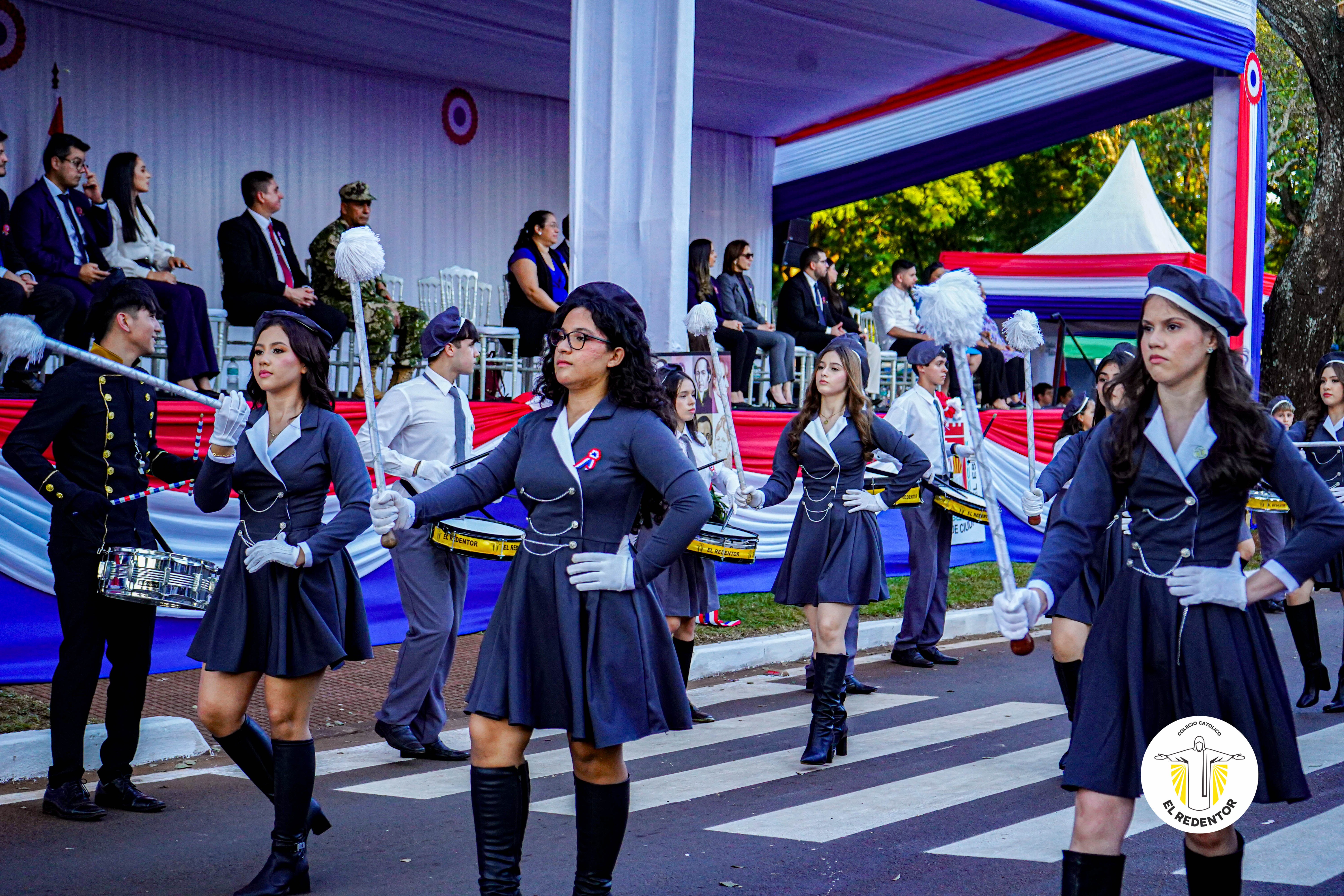 Desfile por la Independencia Nacional: El Colegio Católico El Redentor honra a la Patria