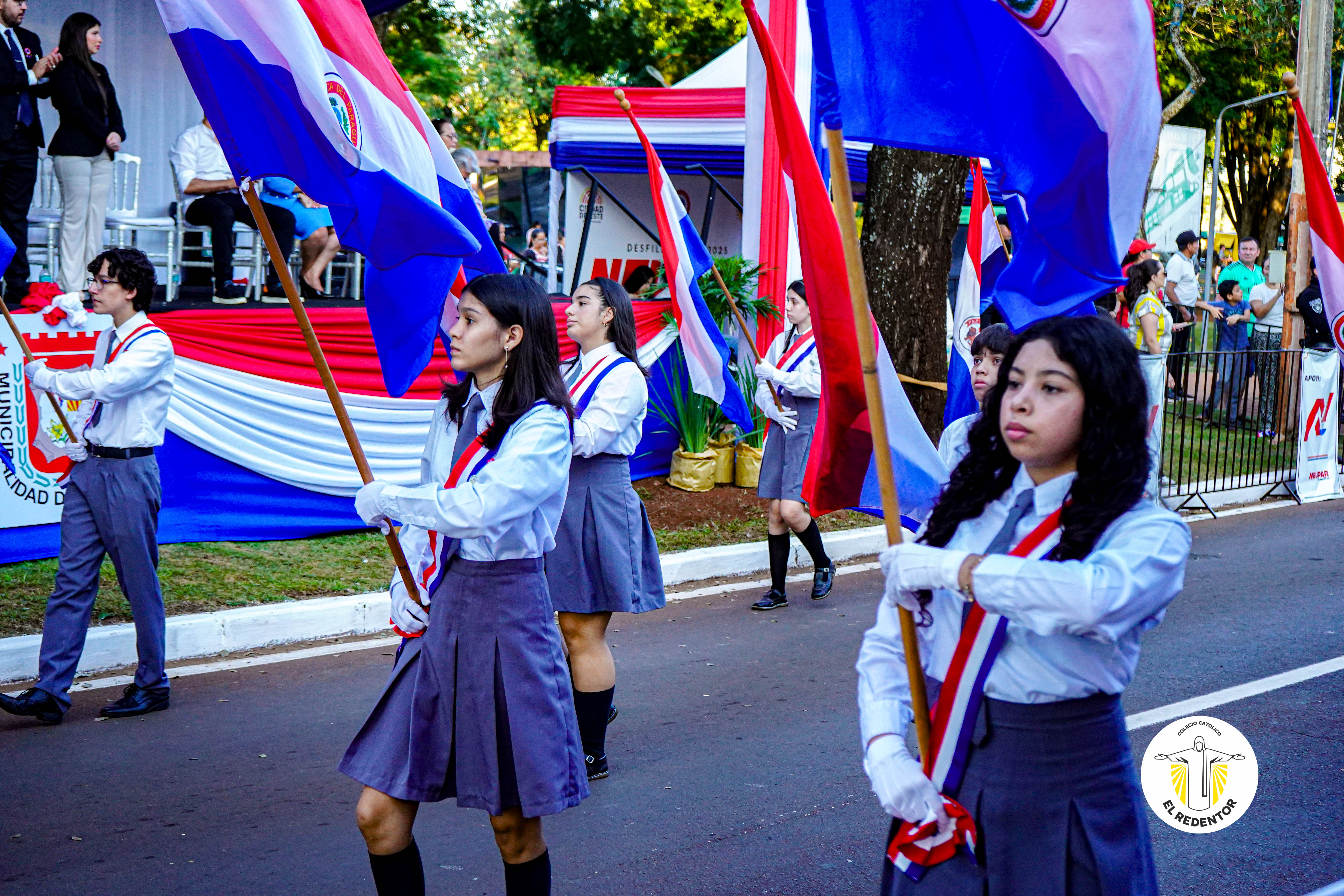 Desfile por la Independencia Nacional: El Colegio Católico El Redentor honra a la Patria