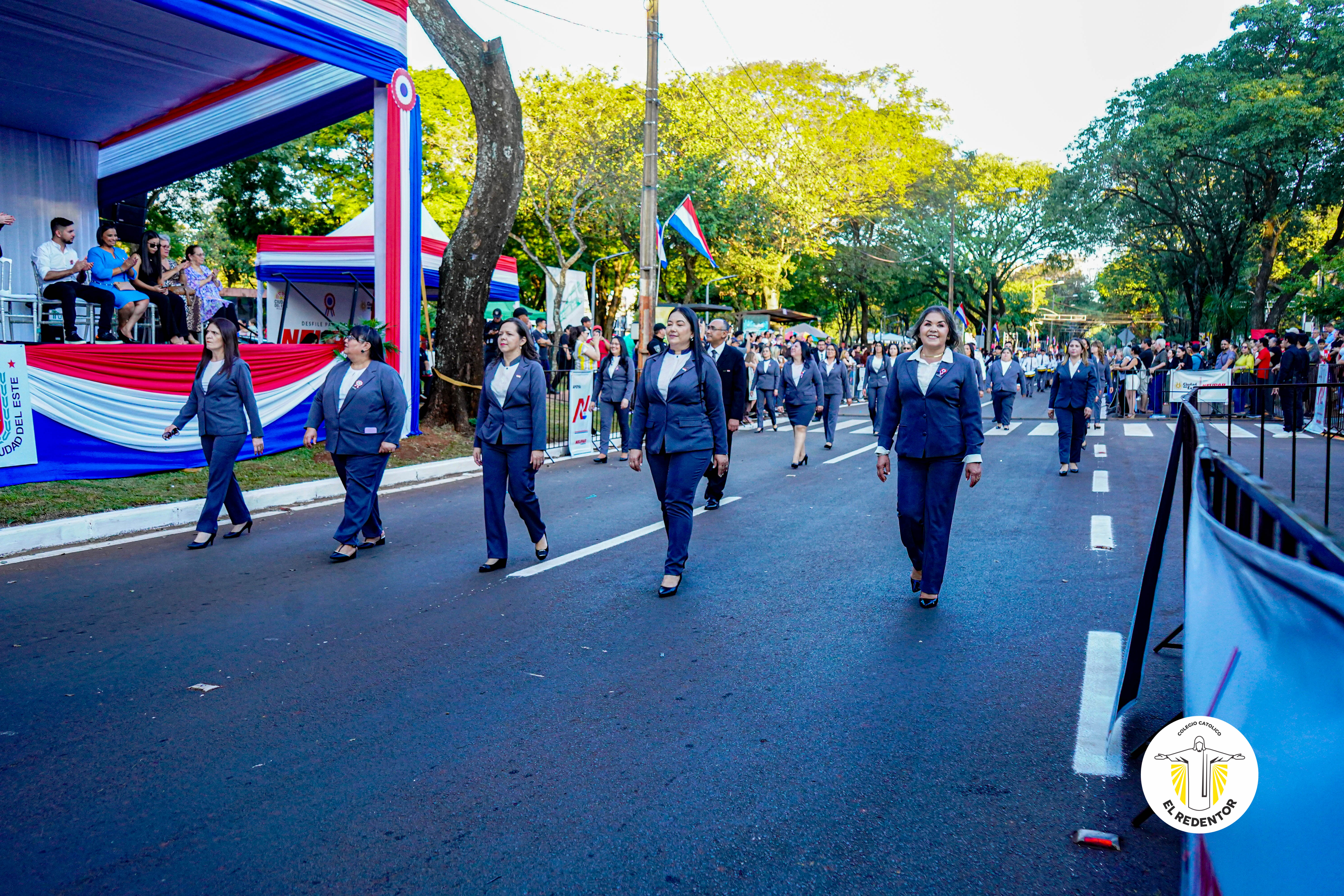 Desfile por la Independencia Nacional: El Colegio Católico El Redentor honra a la Patria