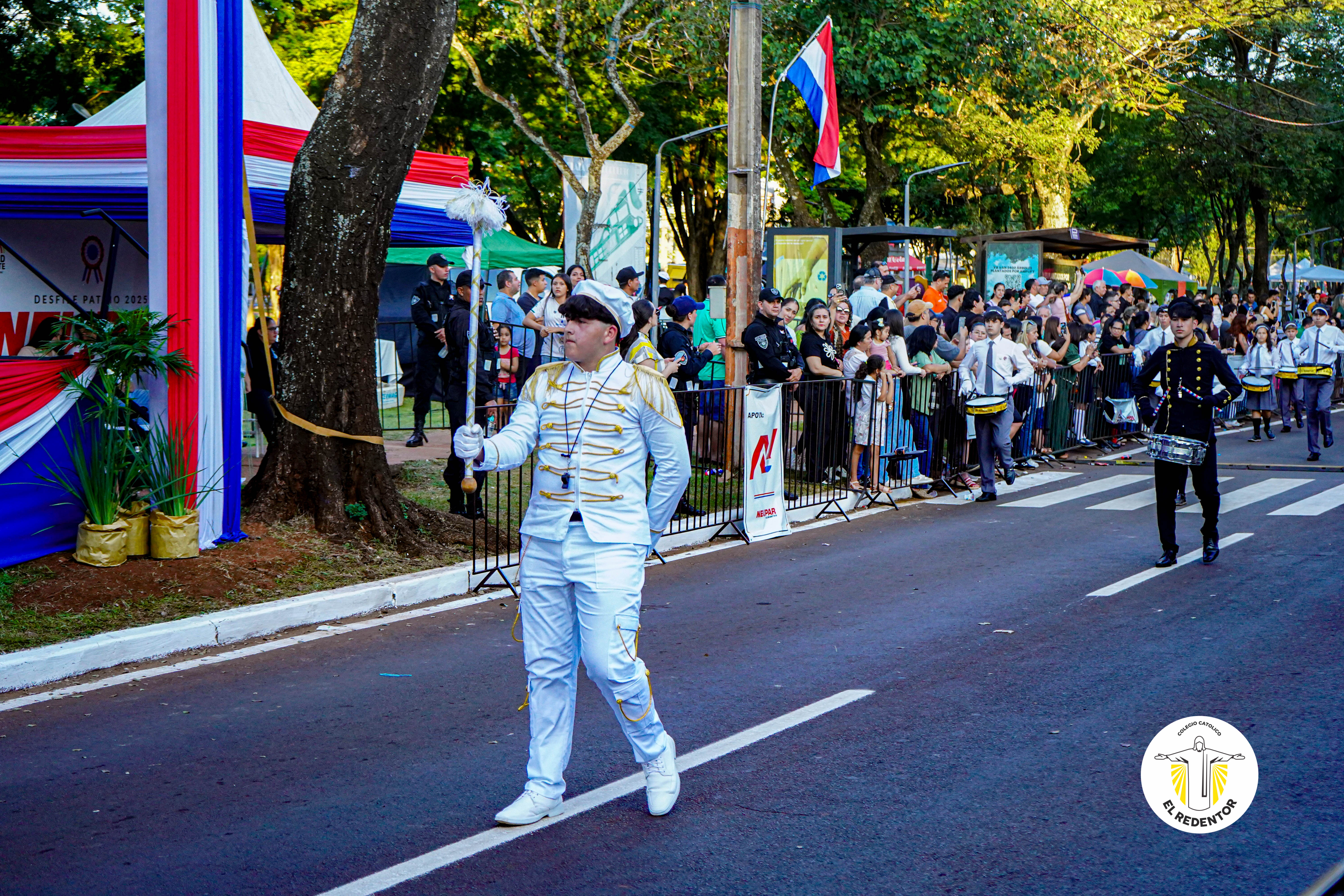 Desfile por la Independencia Nacional: El Colegio Católico El Redentor honra a la Patria
