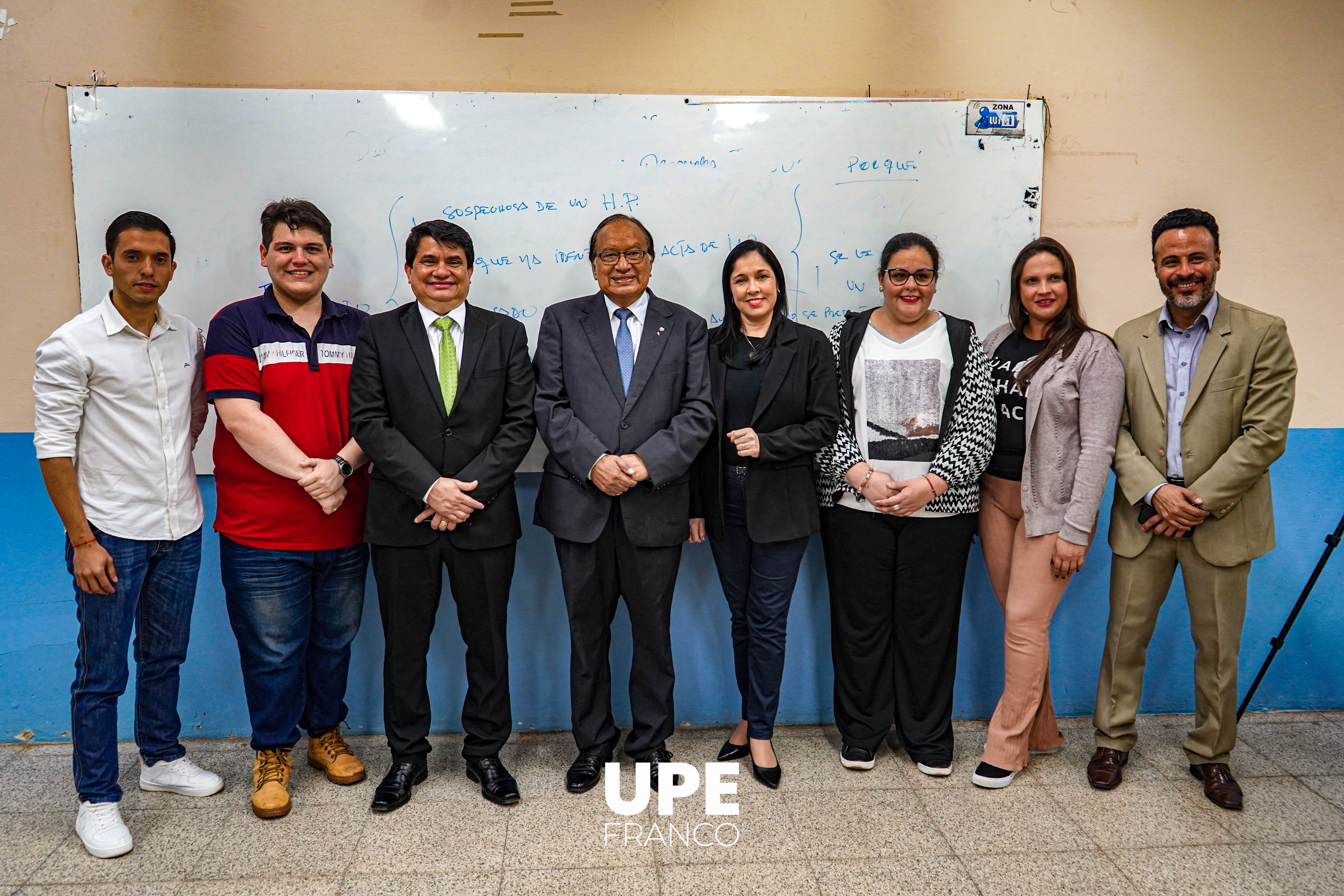 Acto de Reconocimiento al Dr. Justo Caballero Irala por 30 años de docencia en la UPE