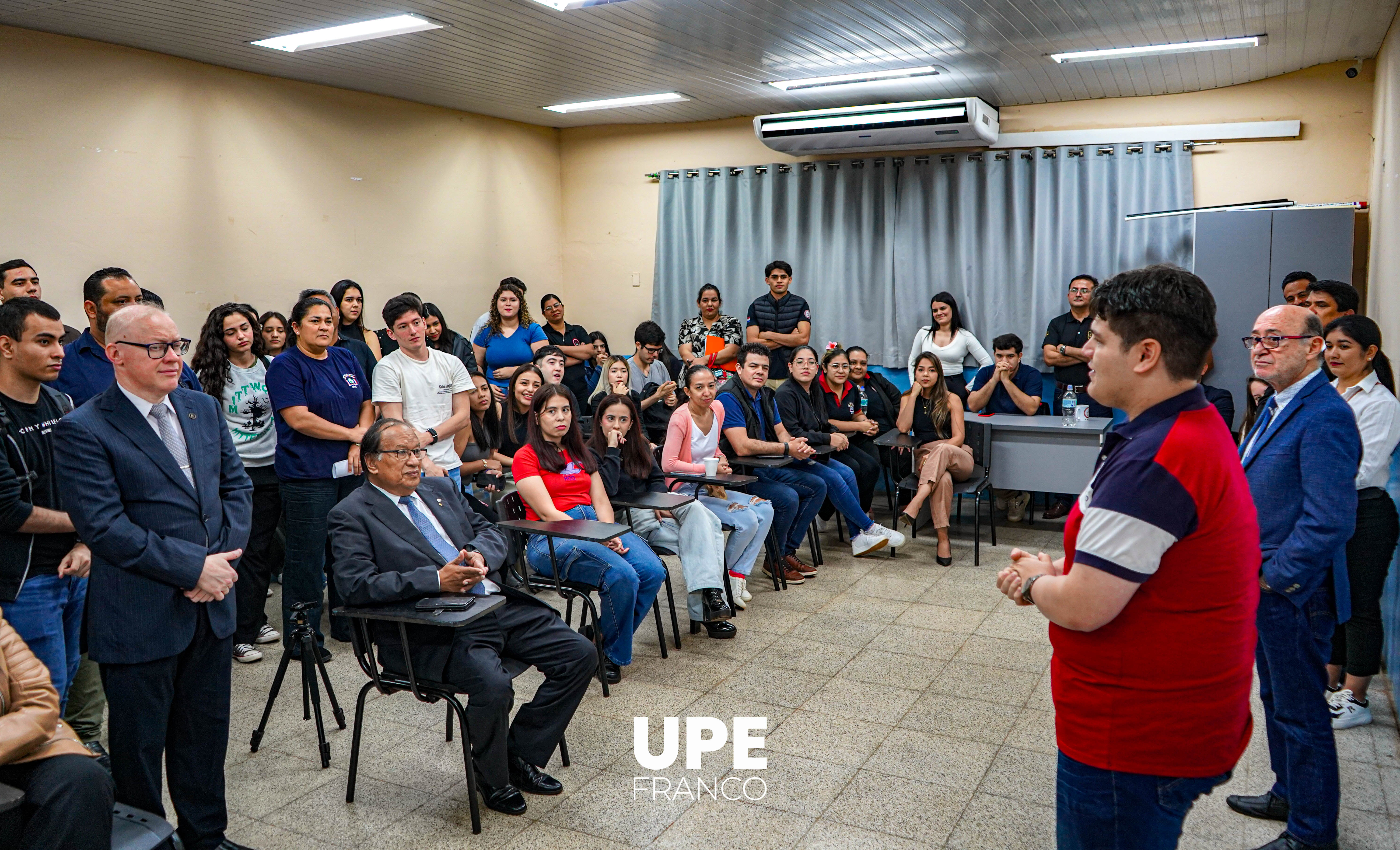 Acto de Reconocimiento al Dr. Justo Caballero Irala por 30 años de docencia en la UPE