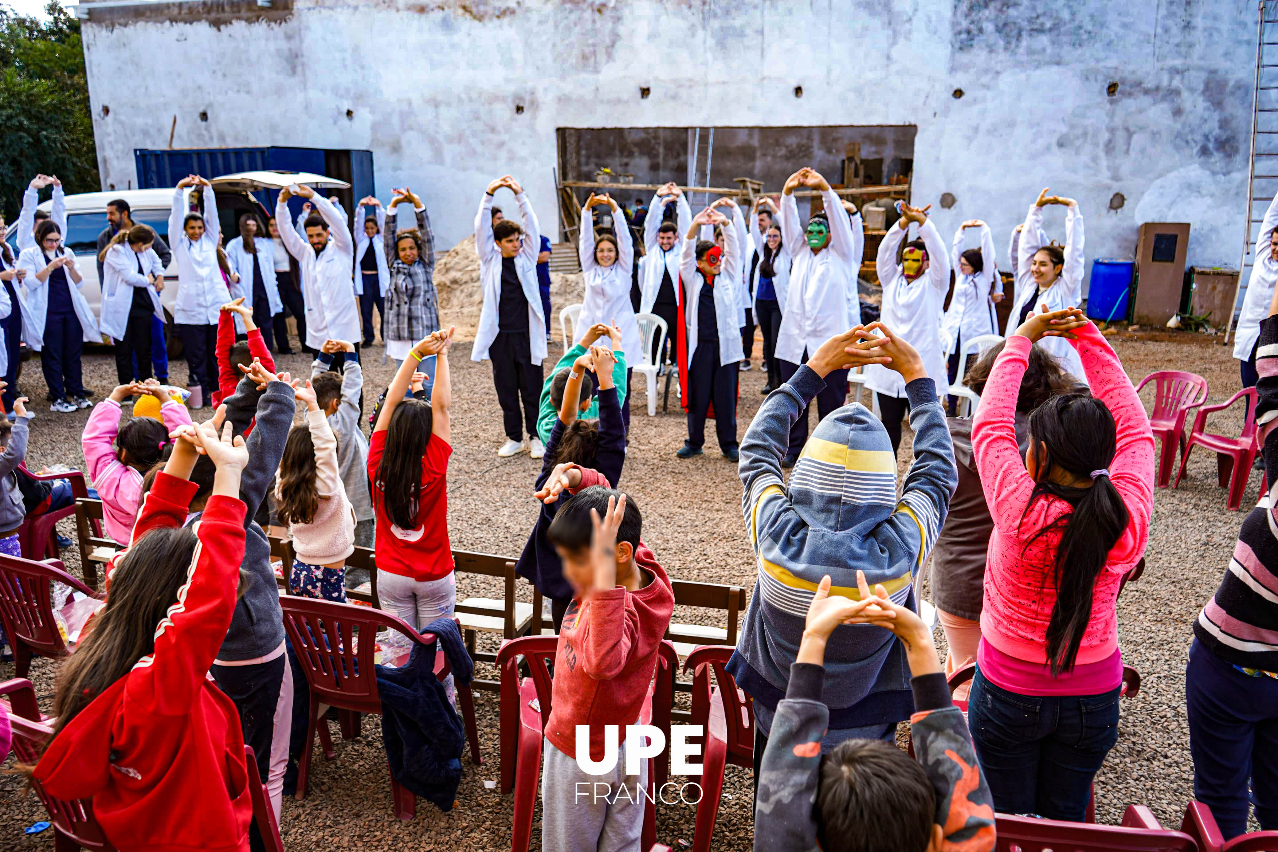 Proyecto Células solidarias: Jornada educativa y entrega de donaciones en la Fundación Las Tías