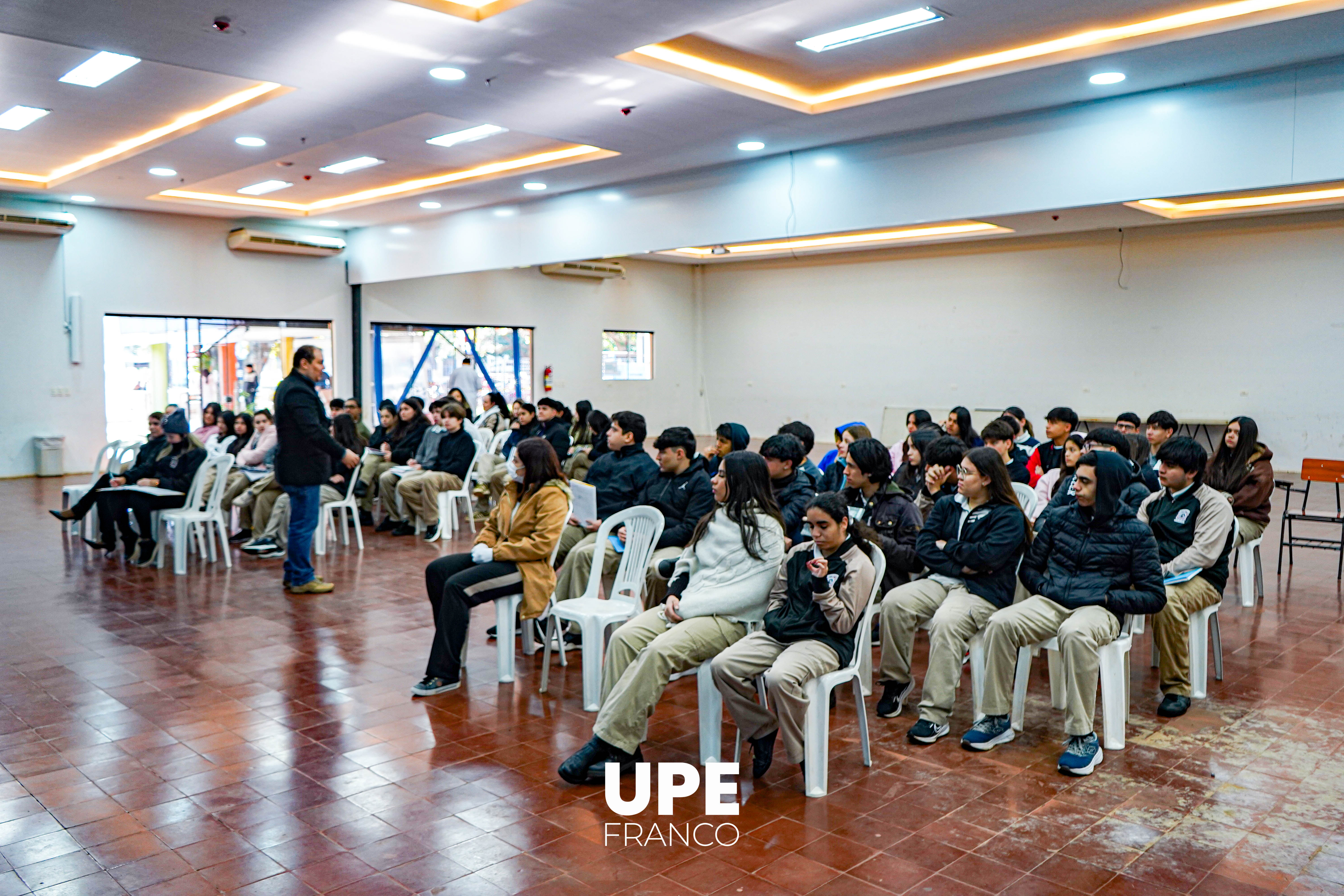 Primeros Auxilios para Escolares: Estudiantes de Enfermería comparten su saber con la comunidad del CIE