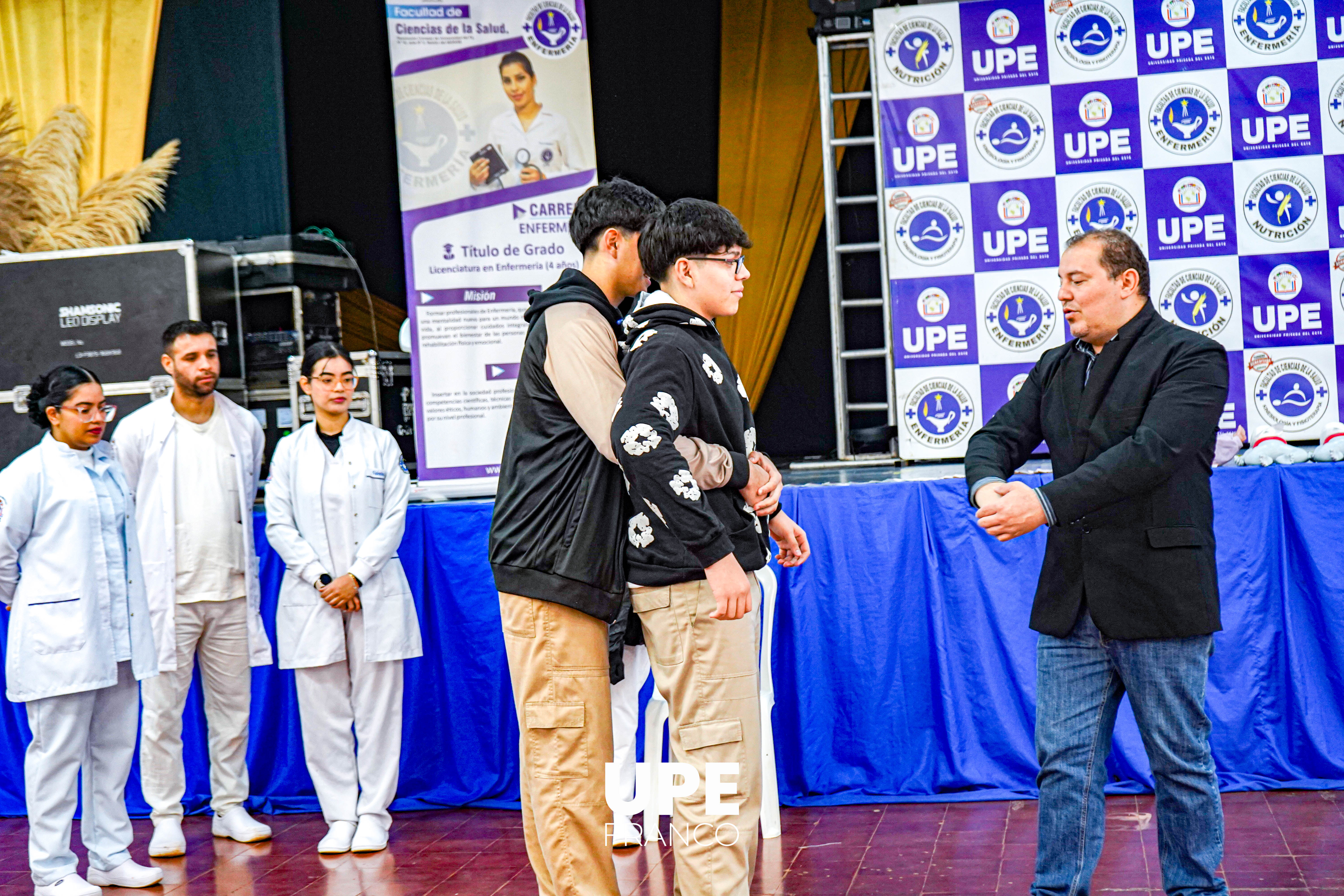 Primeros Auxilios para Escolares: Estudiantes de Enfermería comparten su saber con la comunidad del CIE