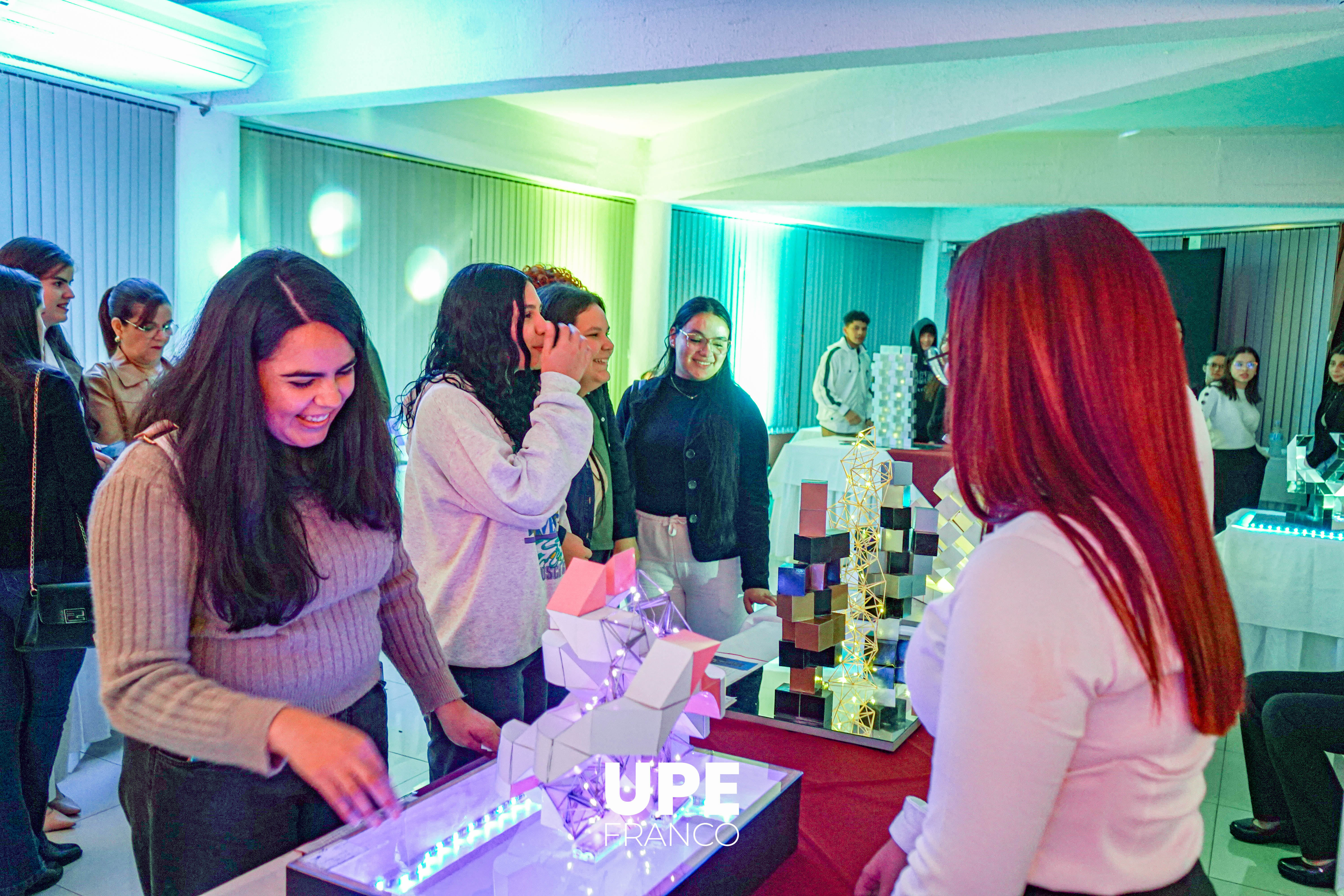 Exposición de Creación Morfológica en la UPE Franco: Segunda Jornada